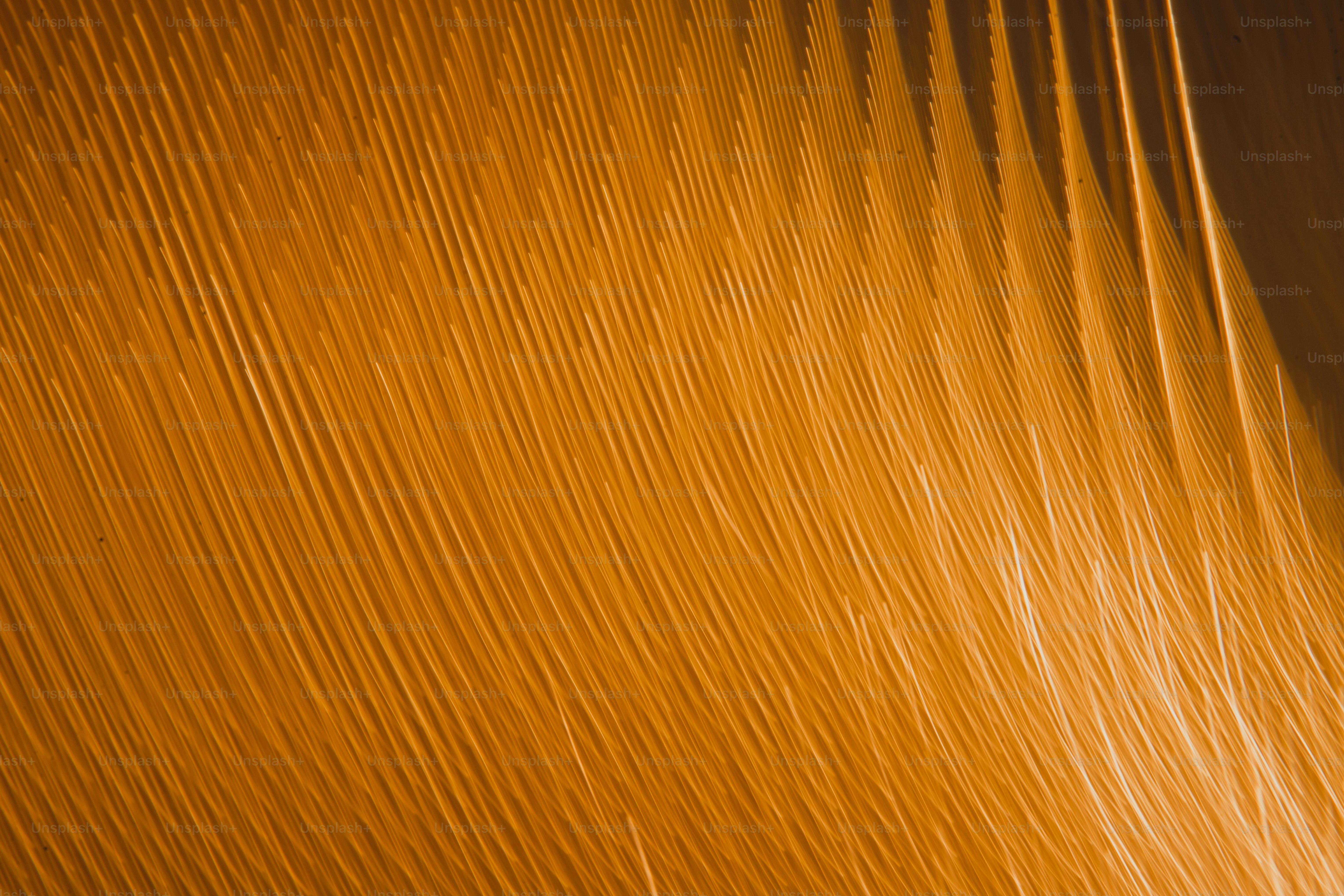 Nahaufnahme aus fein strukturiertem orangefarbenem Material