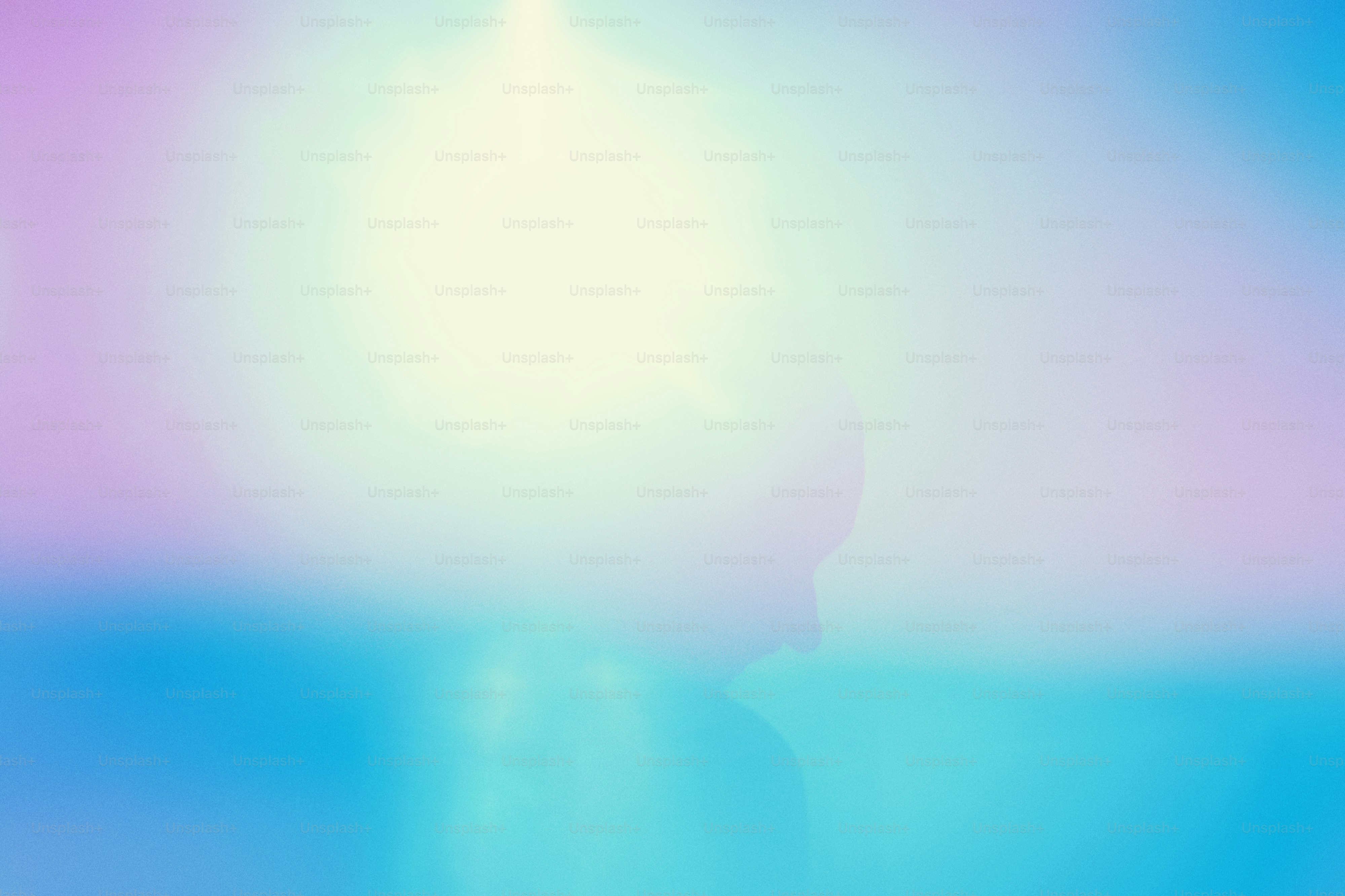 Sanfter Pastellverlauf mit heller Sonnenblende