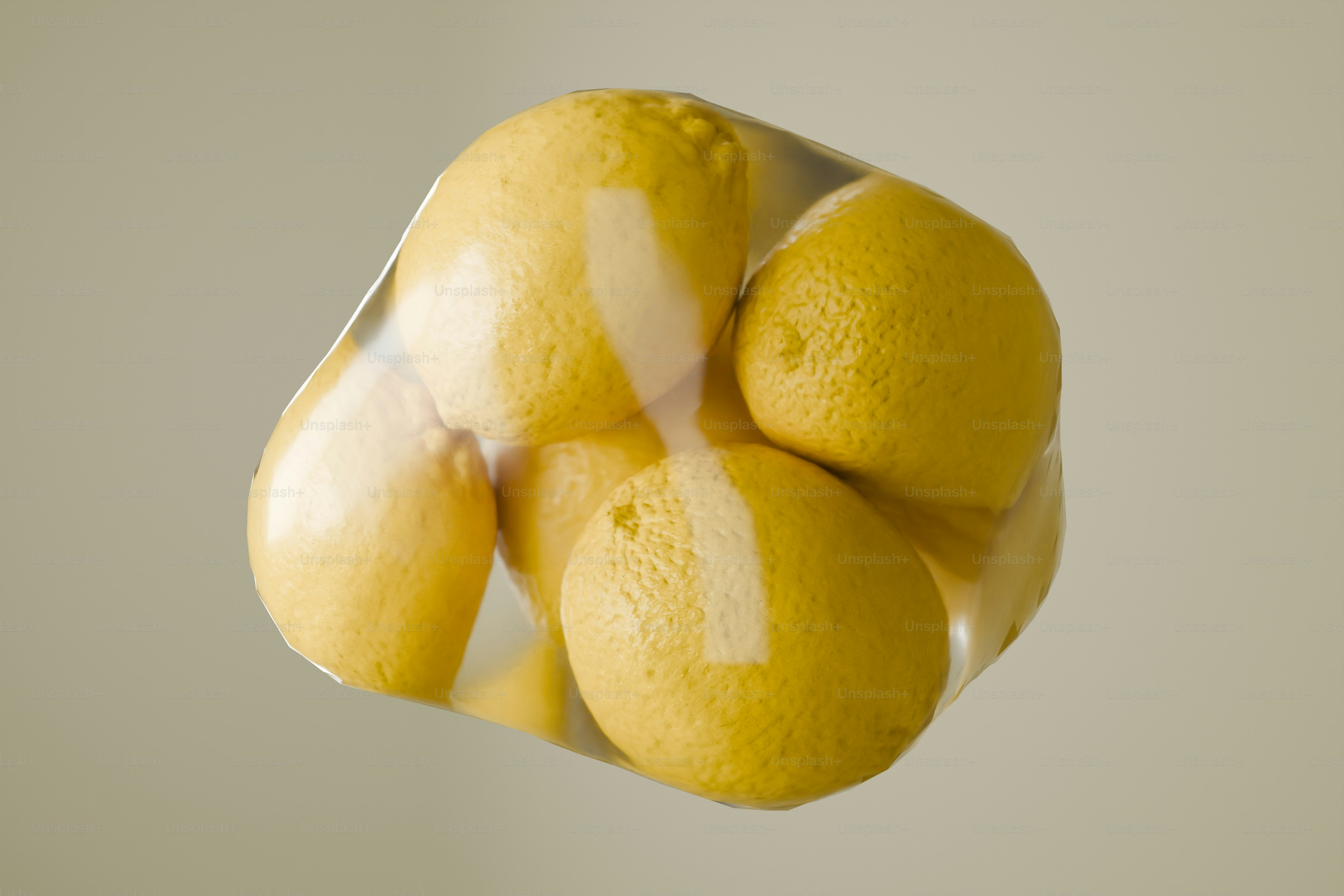 Diversi limoni avvolti in pellicola trasparente.