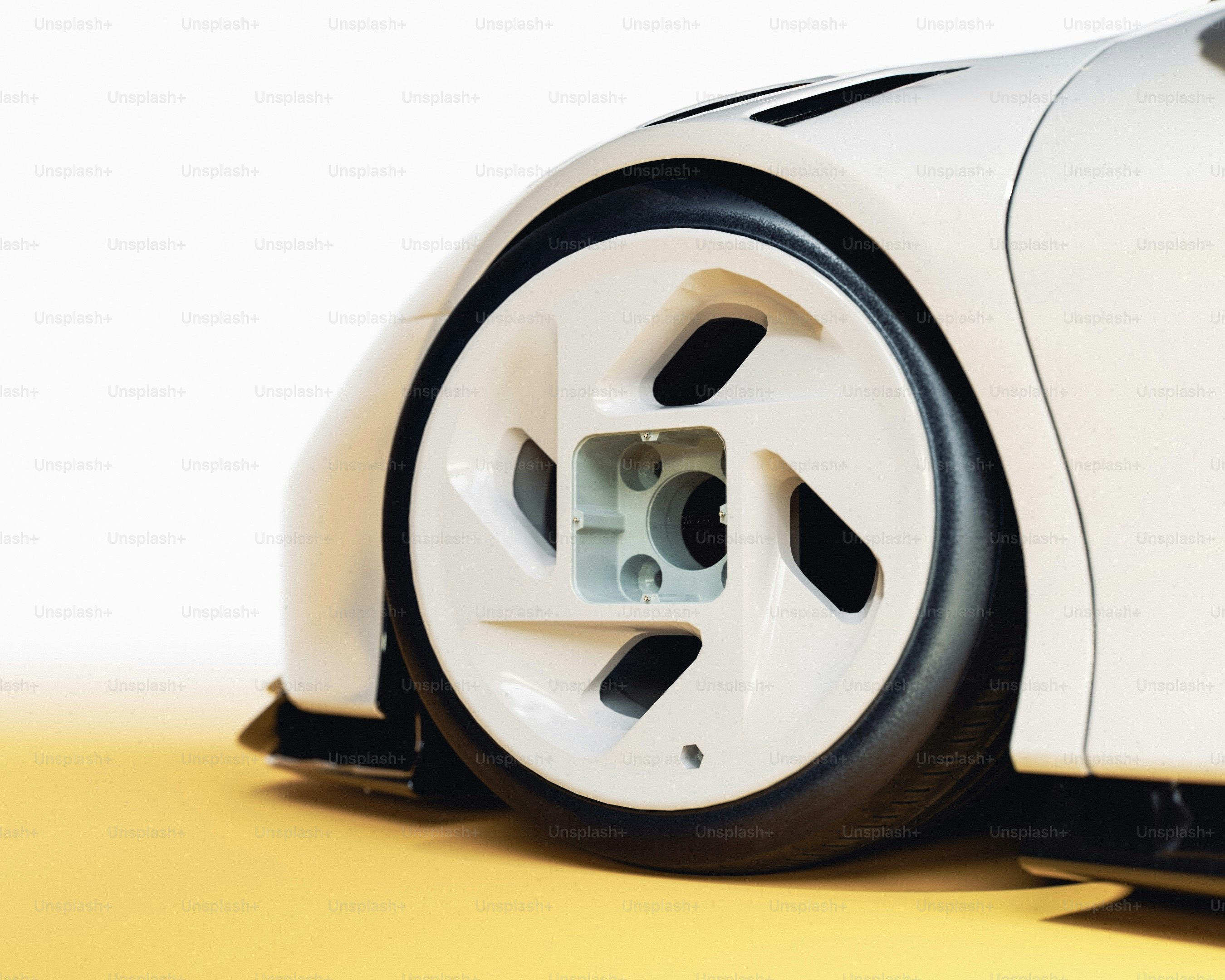 close-up, de, um, branco, carro, roda, e, pneu.