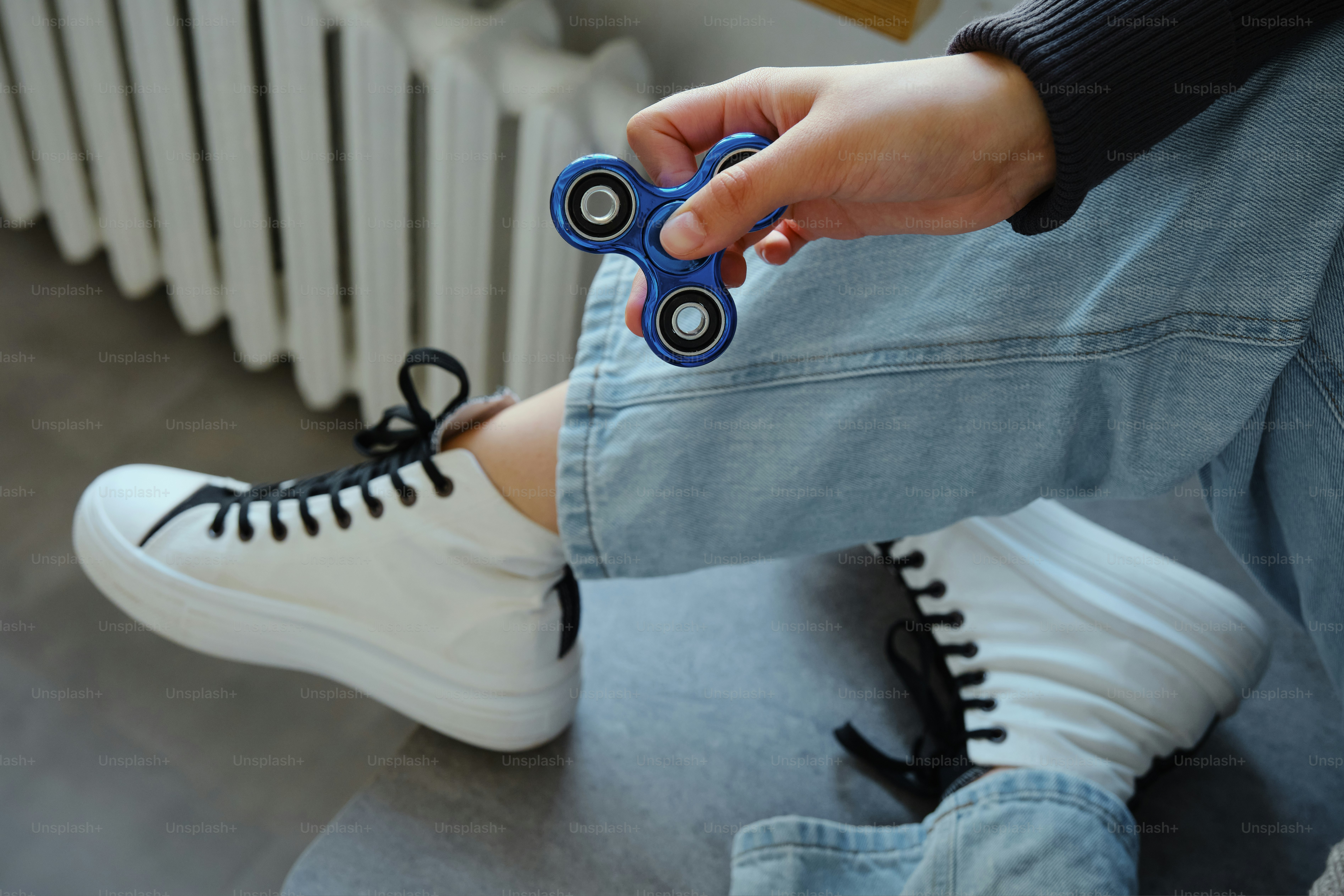 Person holding a blue fidget spinner toy photo – Woman Image on Unsplash