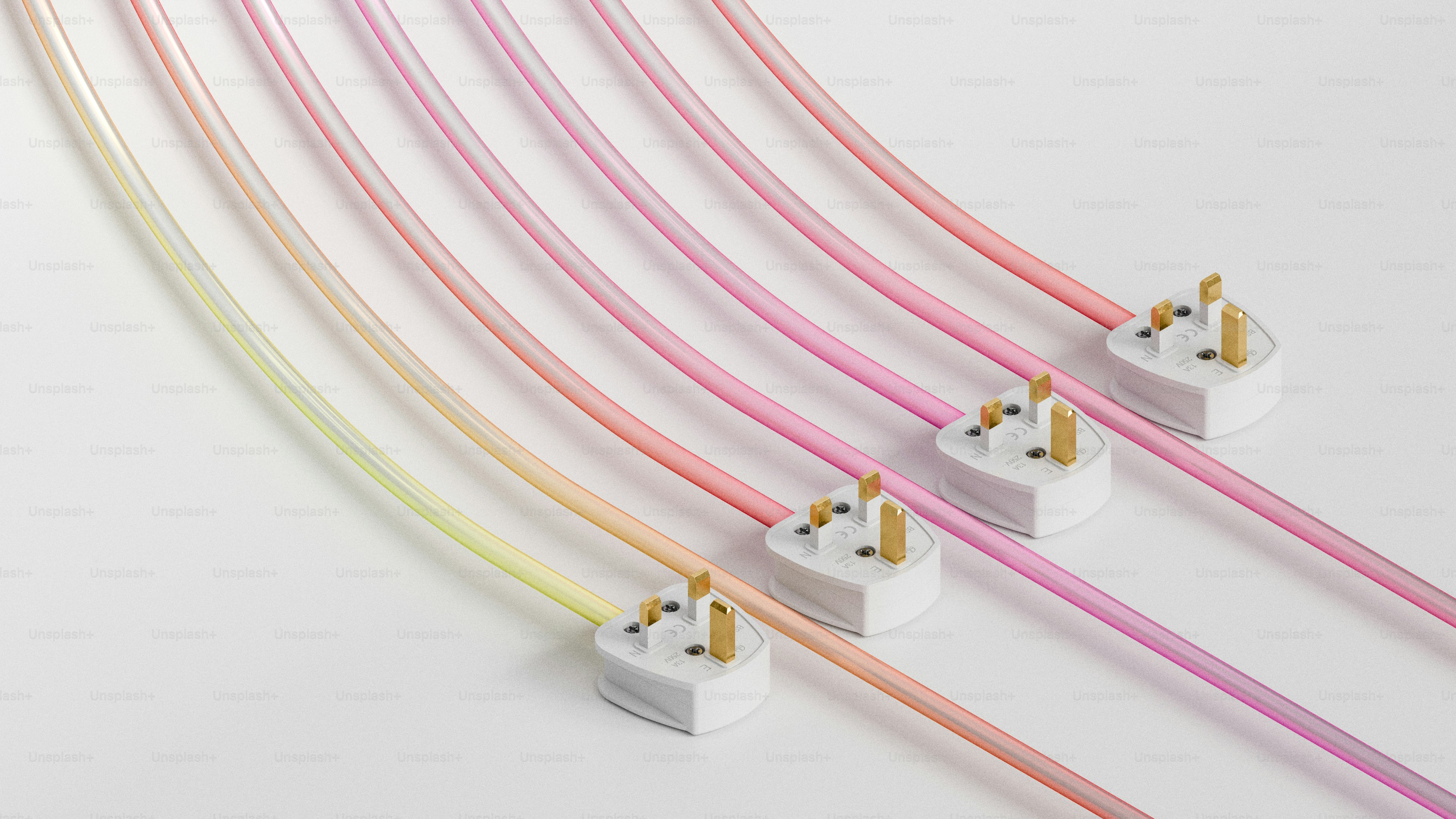 Beberapa kabel daya berwarna-warni dengan colokan putih