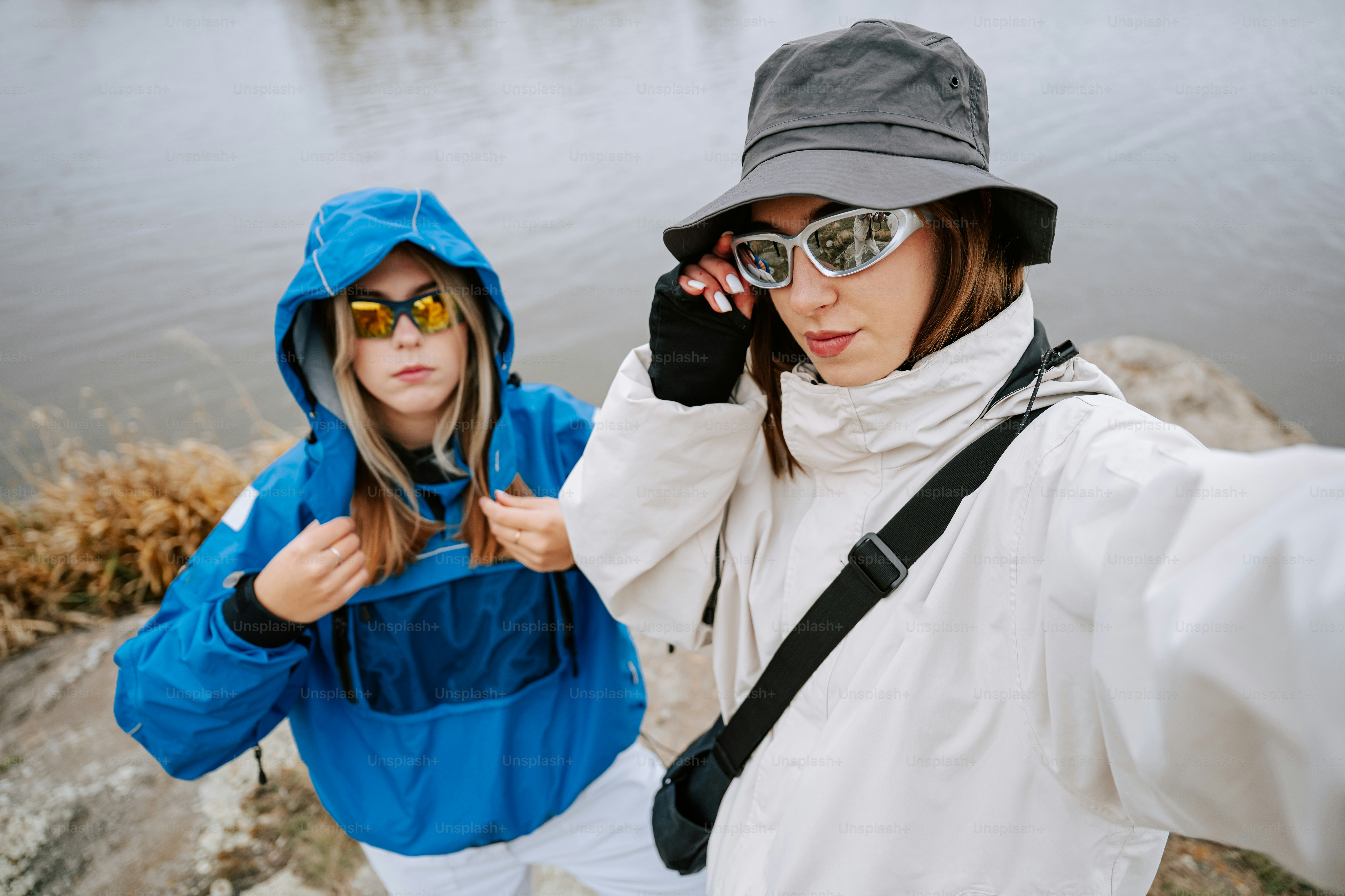 premium_photo-1759685060877-b6420e399065?ixid=M3wxMjA3fDB8MXxzZWFyY2h8MTN8fGpva2UlMjB0cmF2ZWwlMjBob29kaWVzfGVufDB8fHx8MTc2MzE3NjM5MHww\u0026ixlib=rb-4.1.0