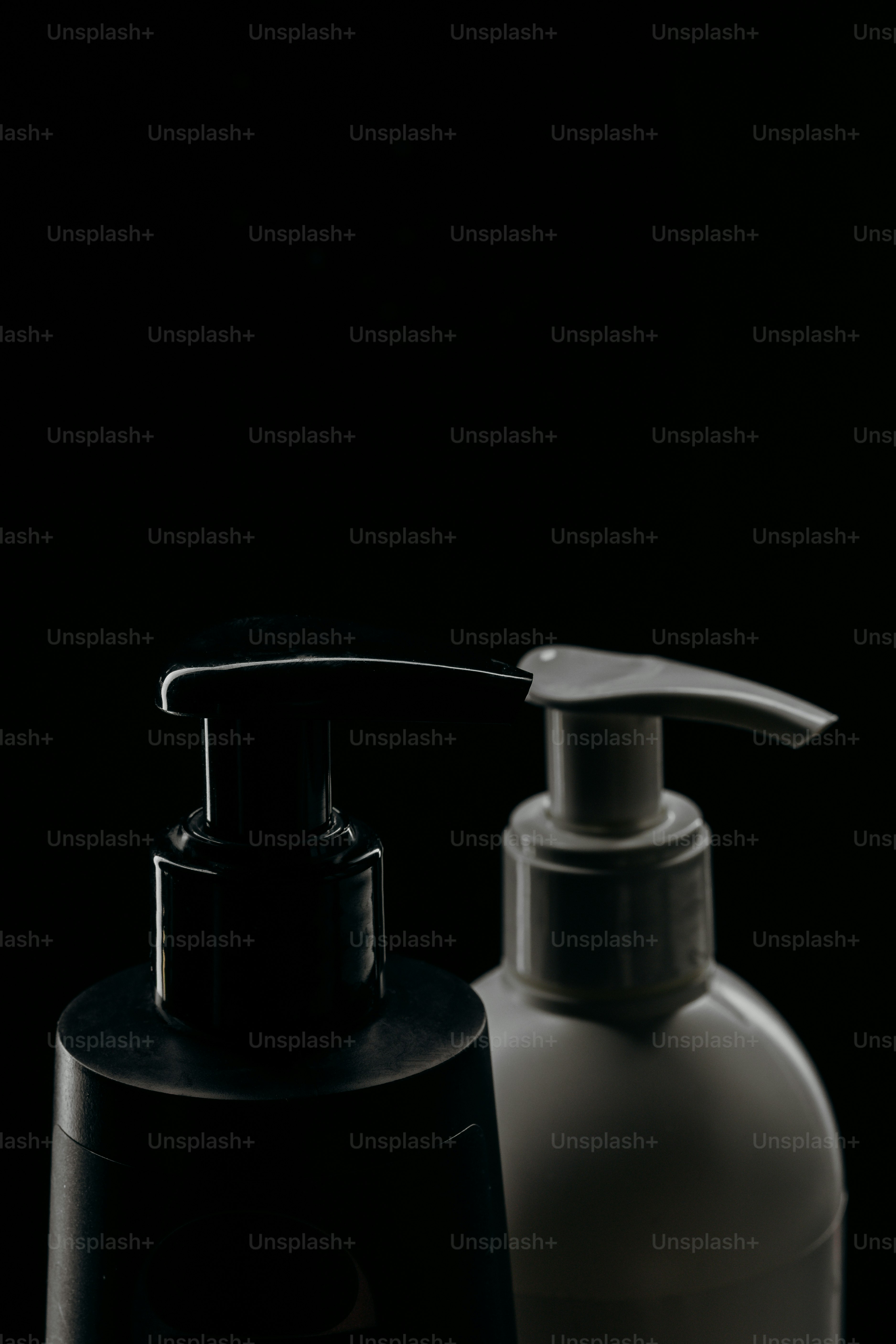 premium_photo-1759833579748-2a6ab3395a83?ixid=M3wxMjA3fDB8MXxzZWFyY2h8OXx8c2ltaWxhciUyMHByb2R1Y3RzfGVufDB8fHx8MTc2NDcyNzM4OXww\u0026ixlib=rb-4.1.0