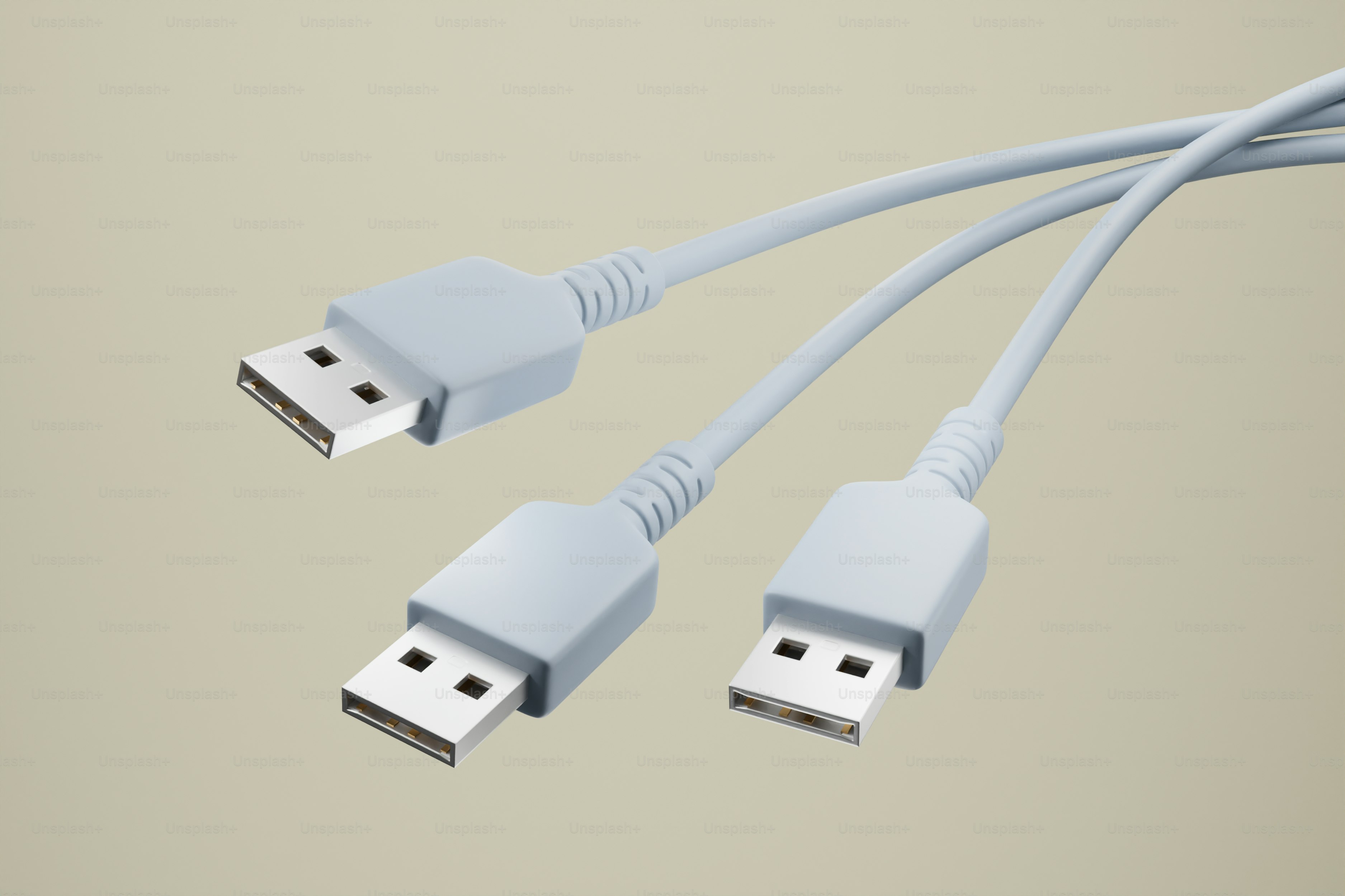 Tres cables usb azul claro sobre un fondo beige
