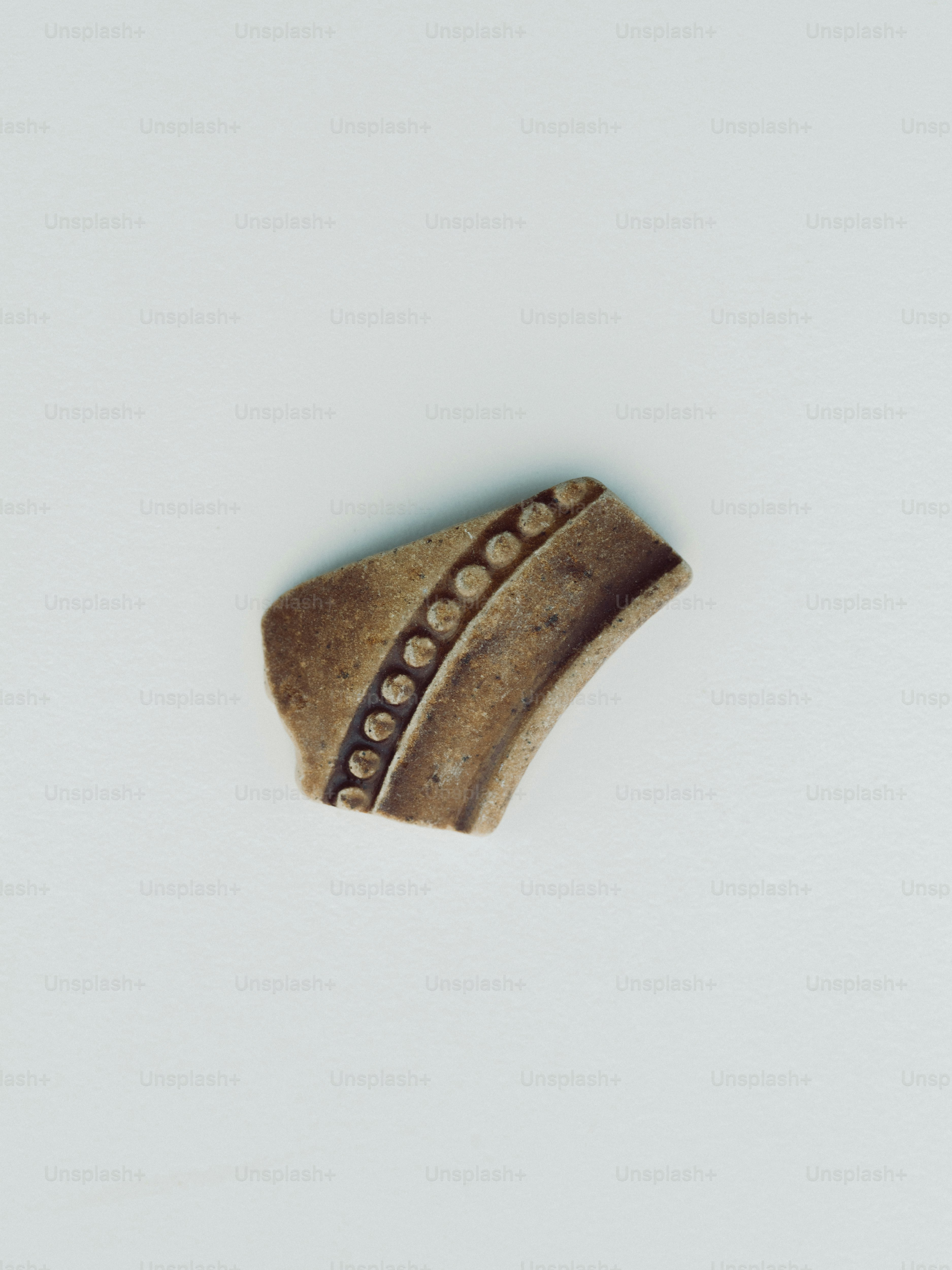 Frammento di ceramica con decorazione a perline