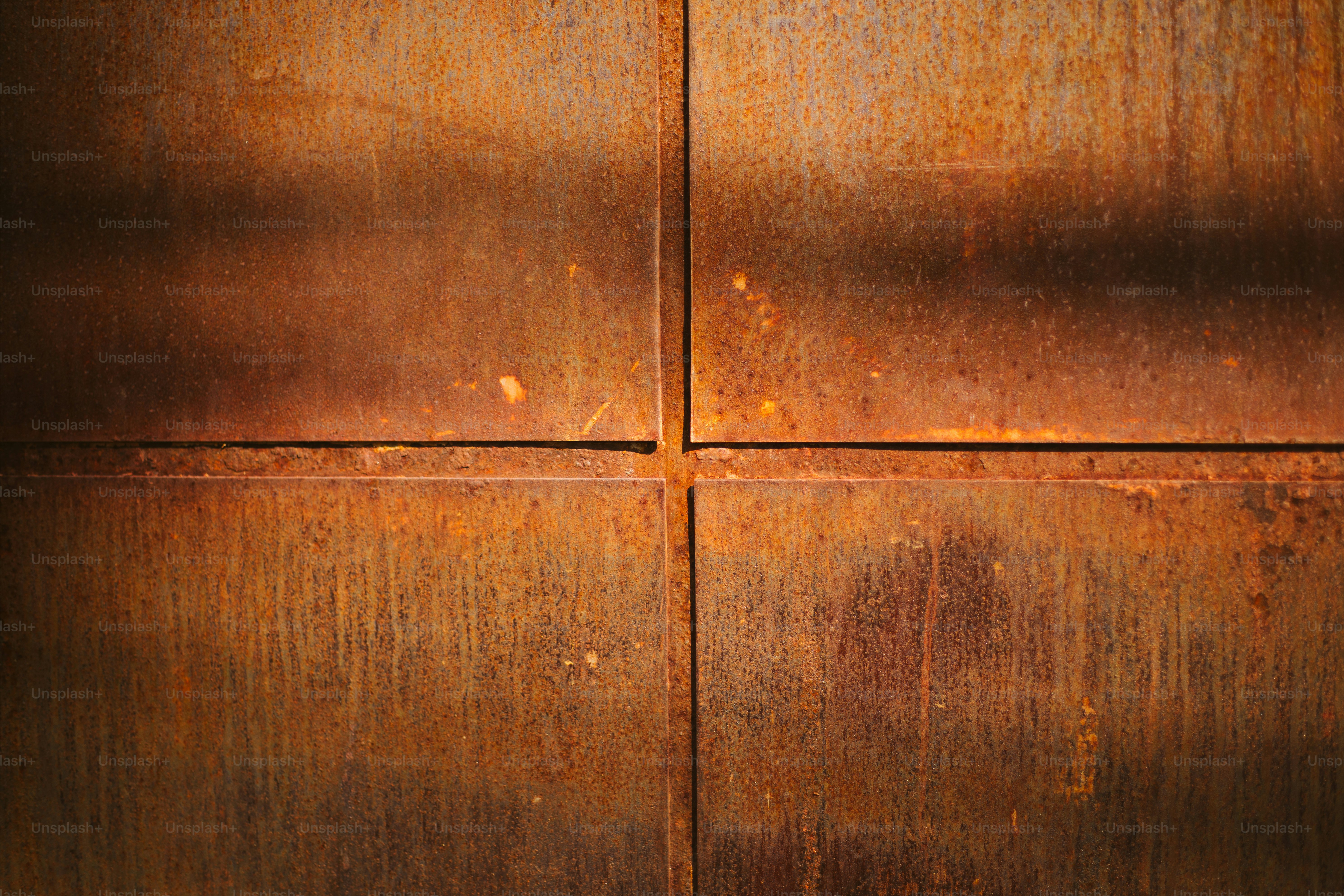 Close-up panel logam lapuk dan berkarat