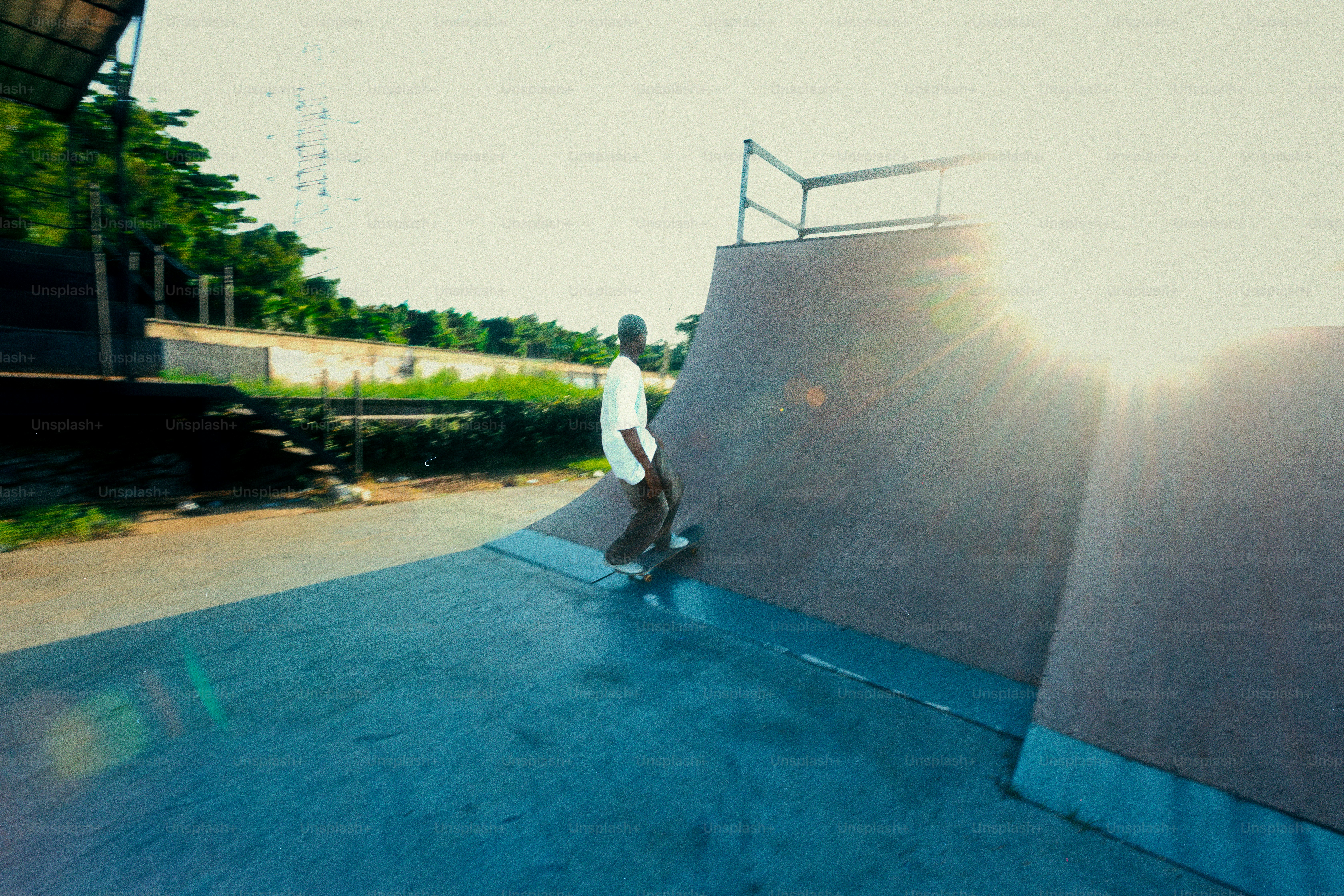 Man skateboarding on a ramp during the day photo – Skateboarding Image ...