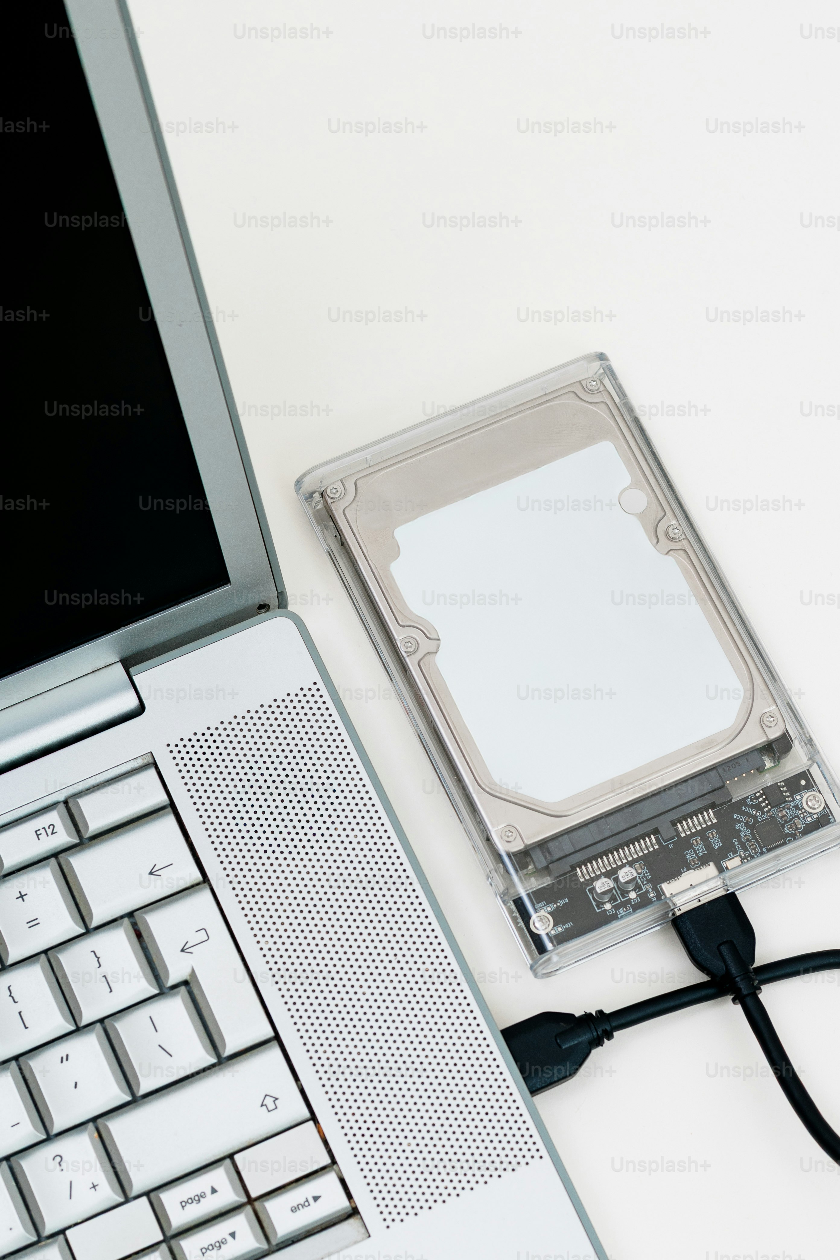 Disco rigido esterno collegato al computer portatile