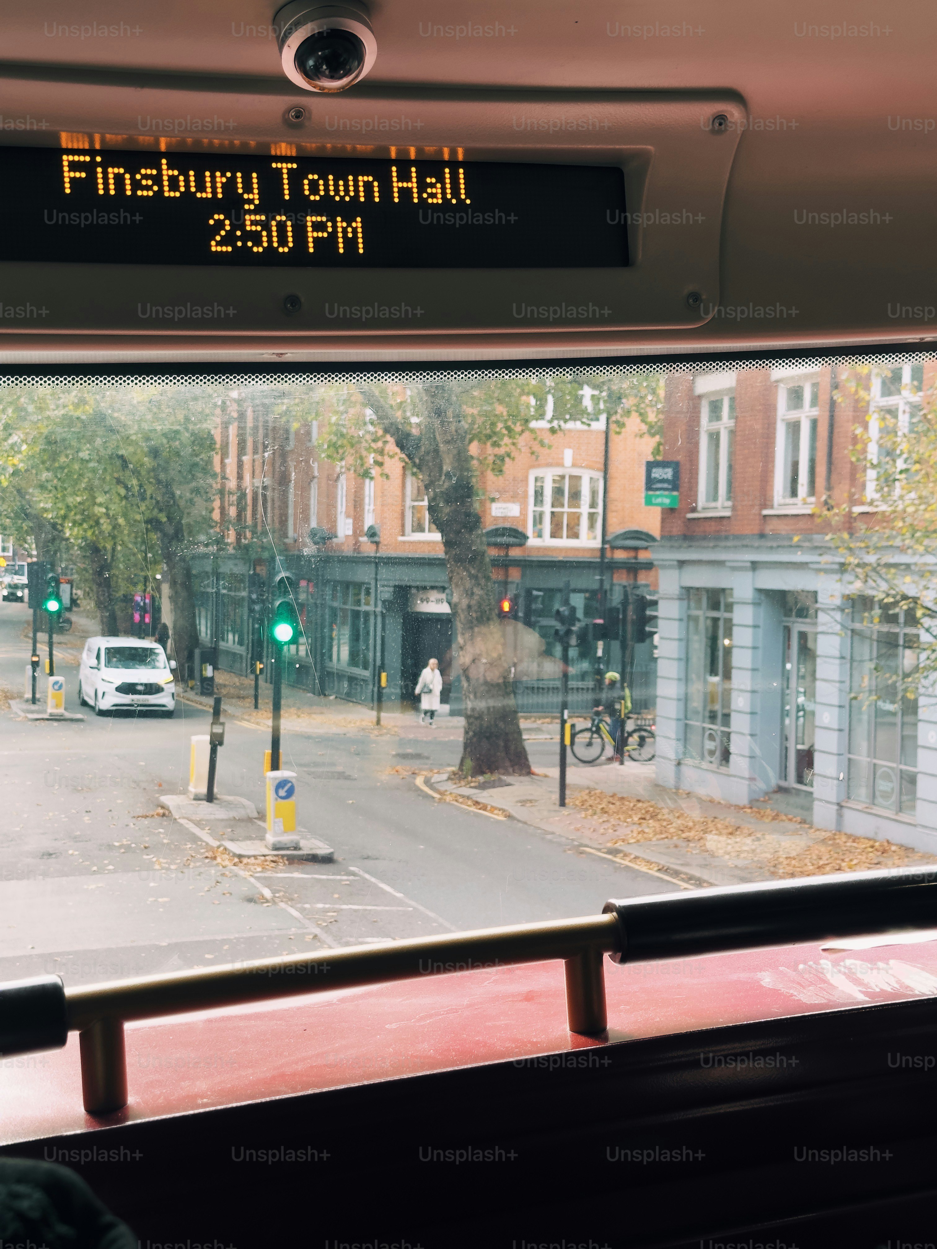 핀즈베리 시청을 보여주는 버스에서 본 모습