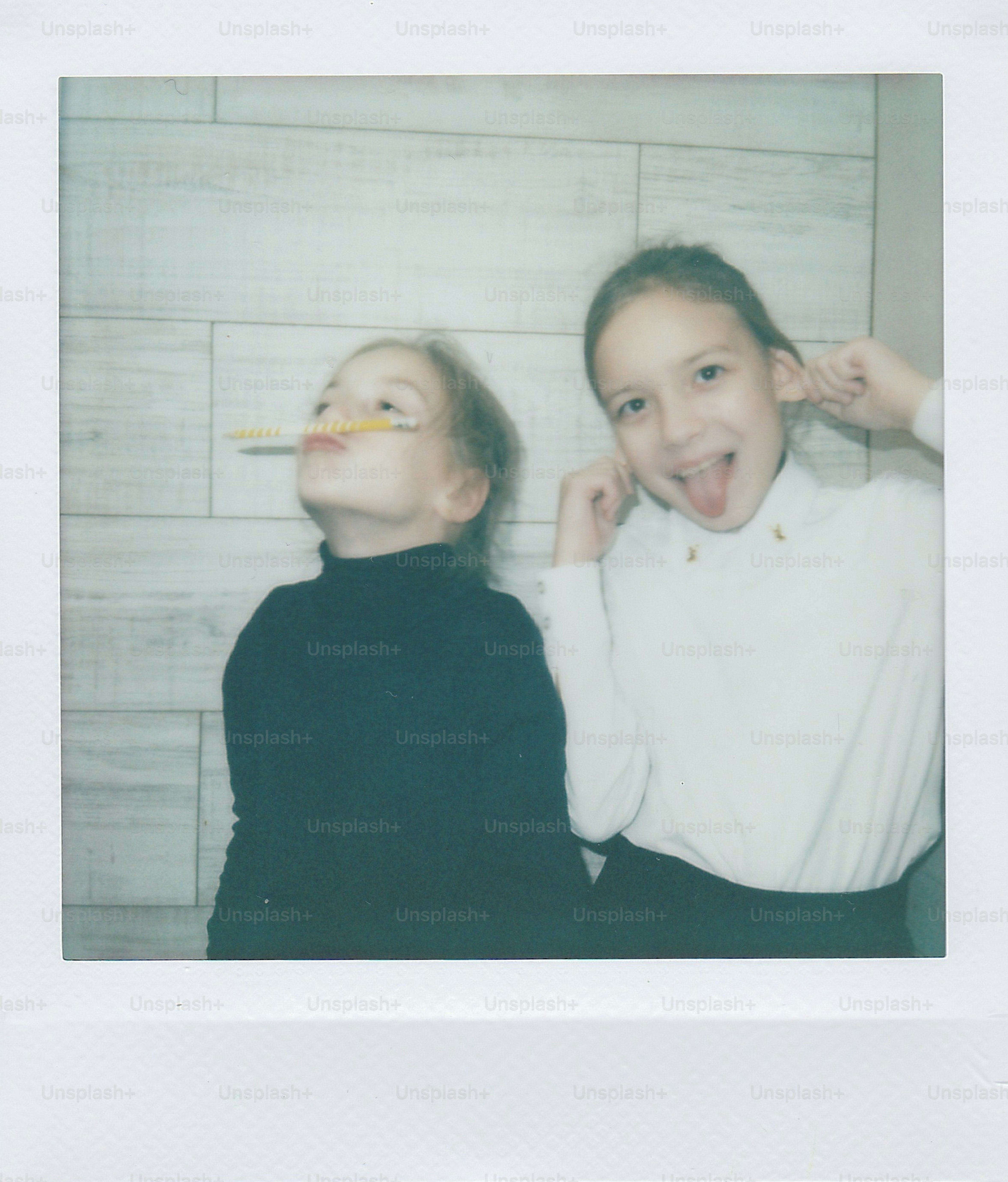Two young women making faces at each other photo – Funny Image on Unsplash