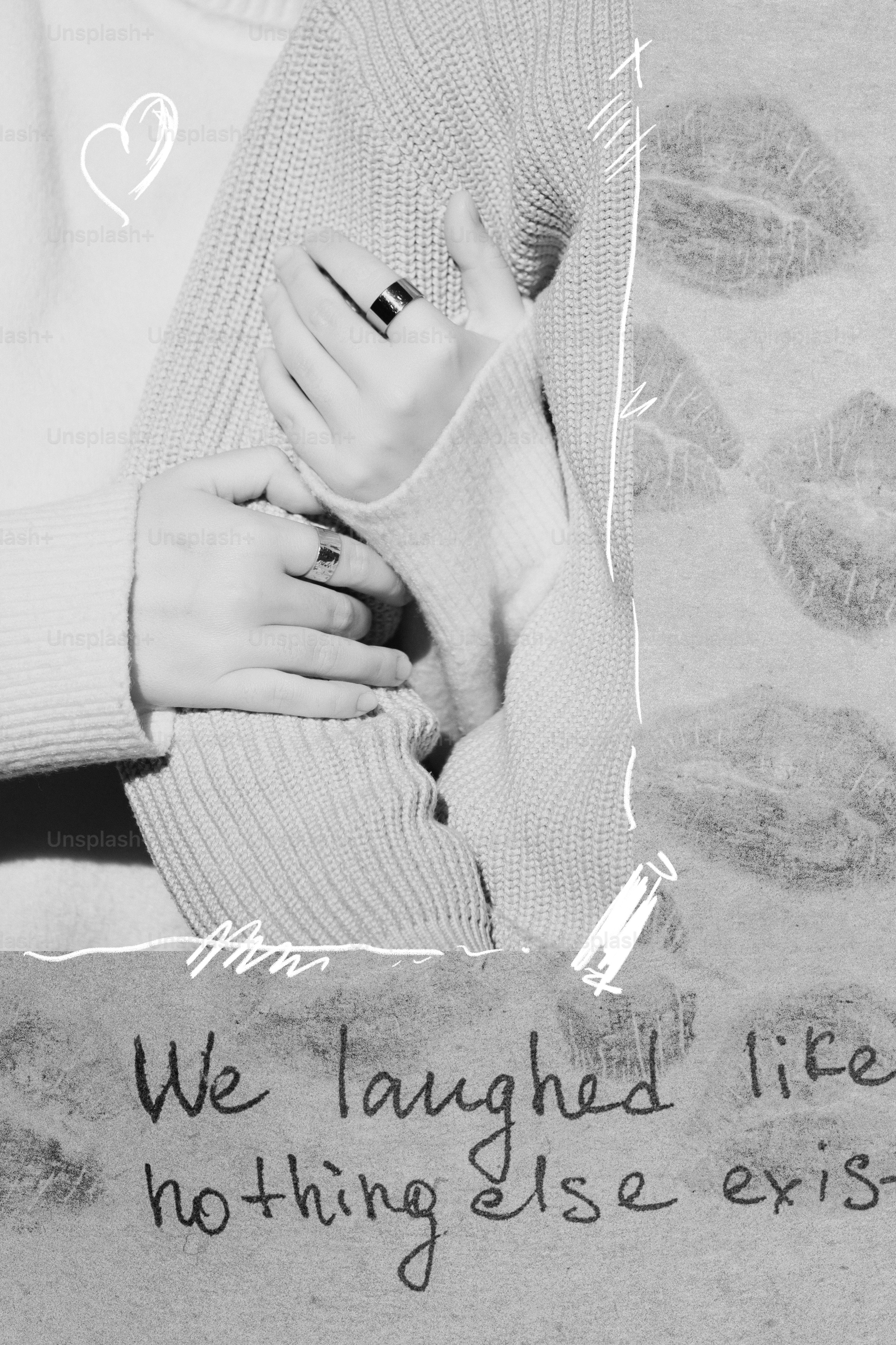 手書きの文字と口紅の跡で抱きしめる手。