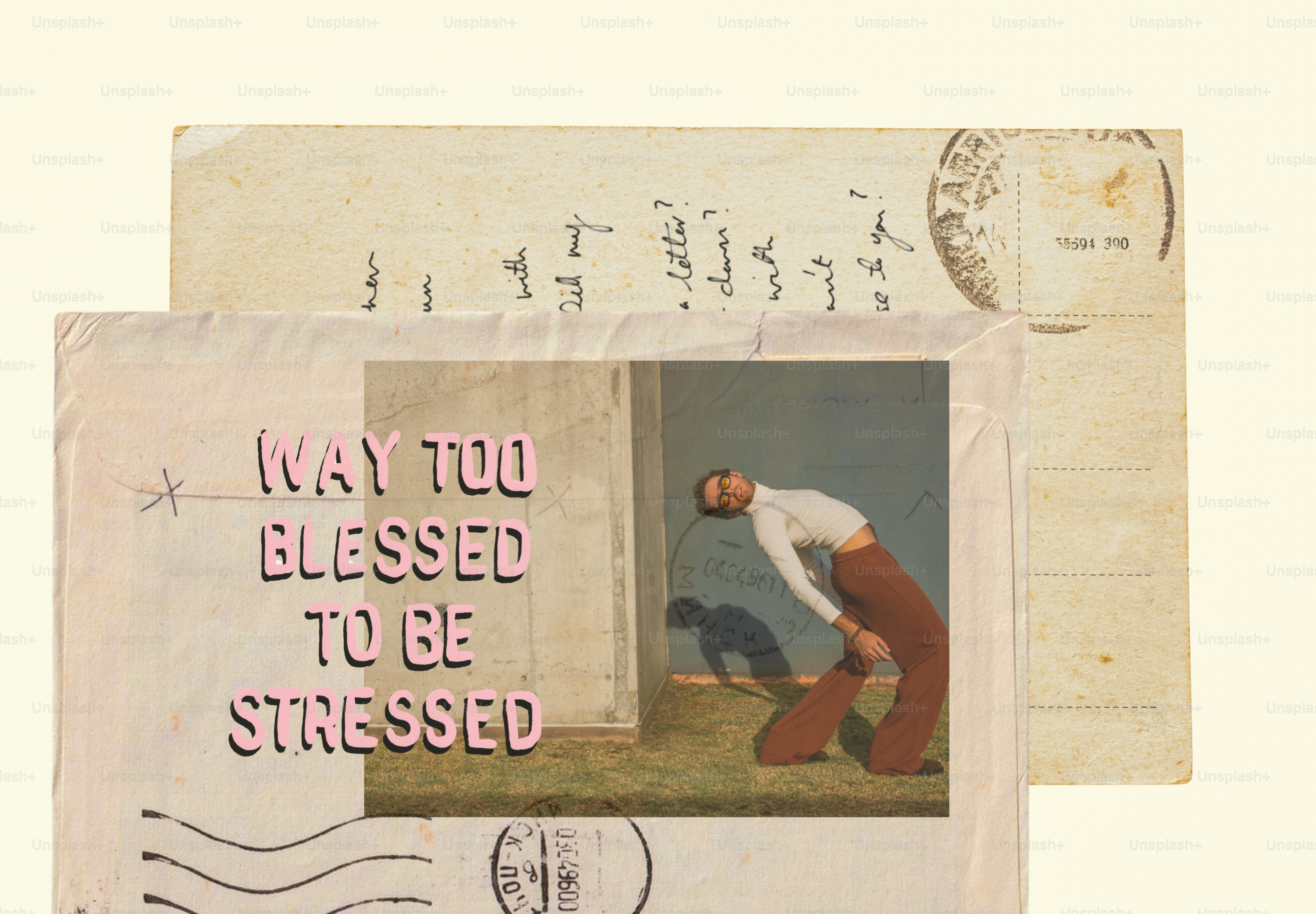 Hombre inclinado con superposición de texto