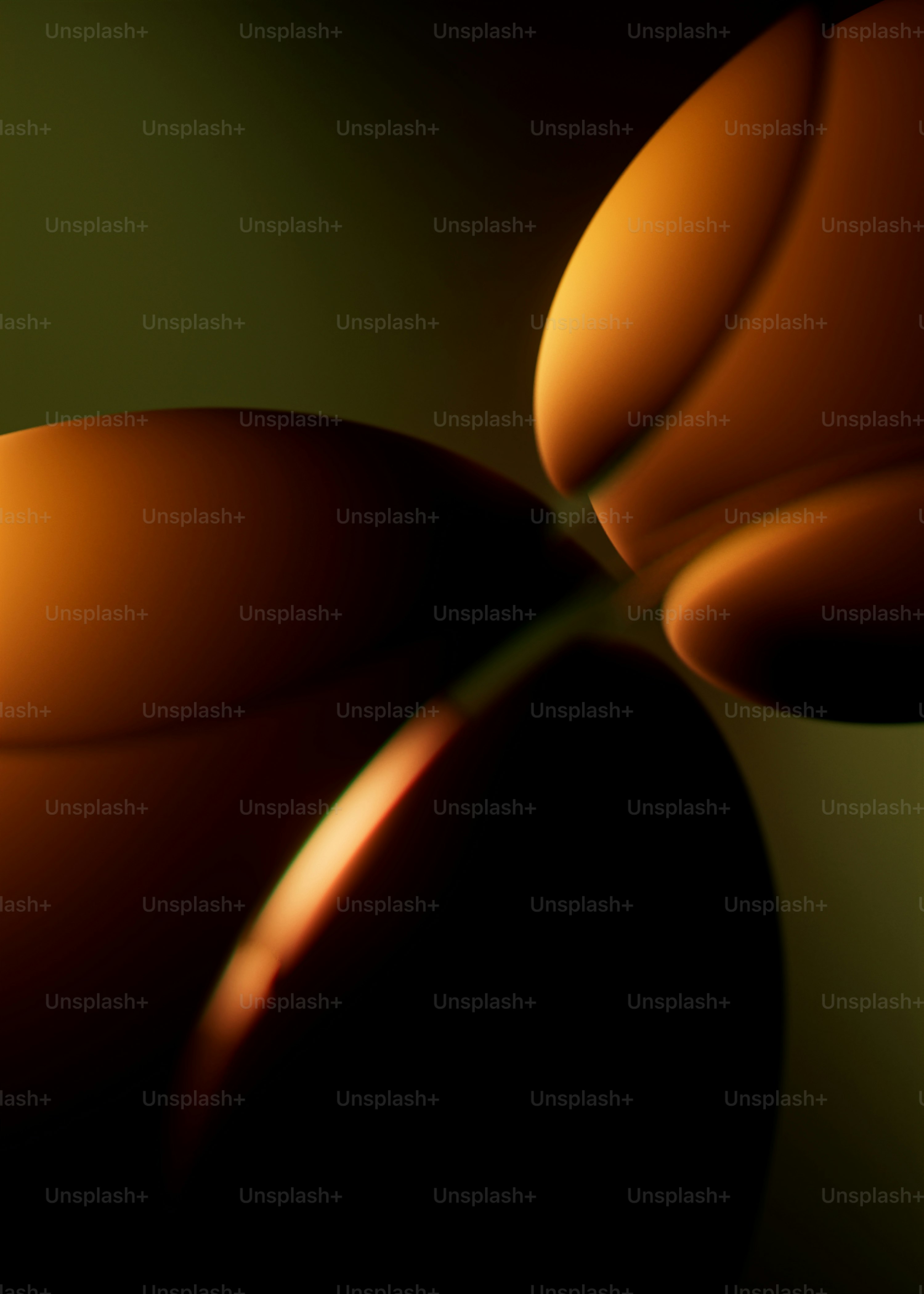 Formes abstraites orange et vertes avec un éclairage tamisé