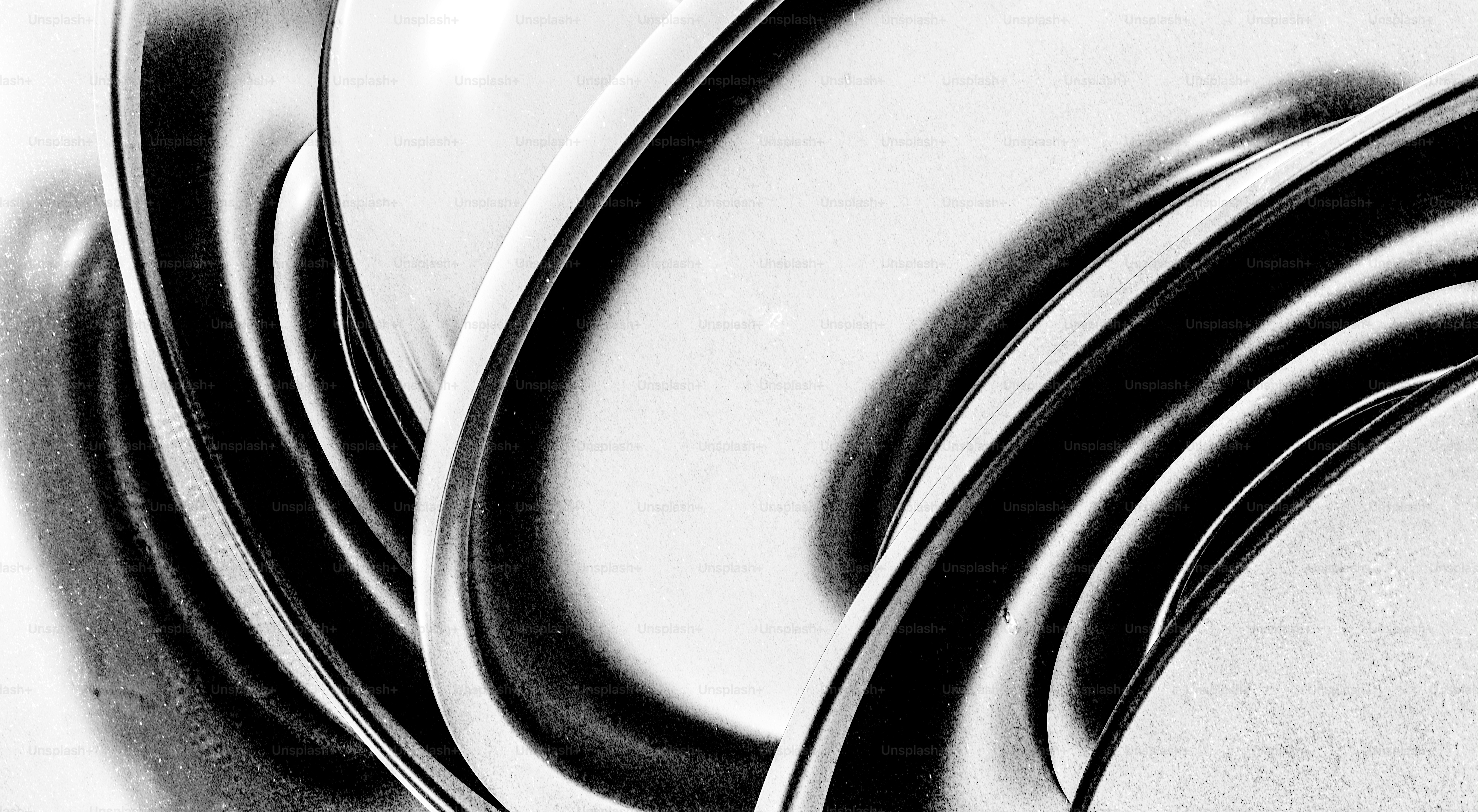 Curve metalliche astratte con riflessi