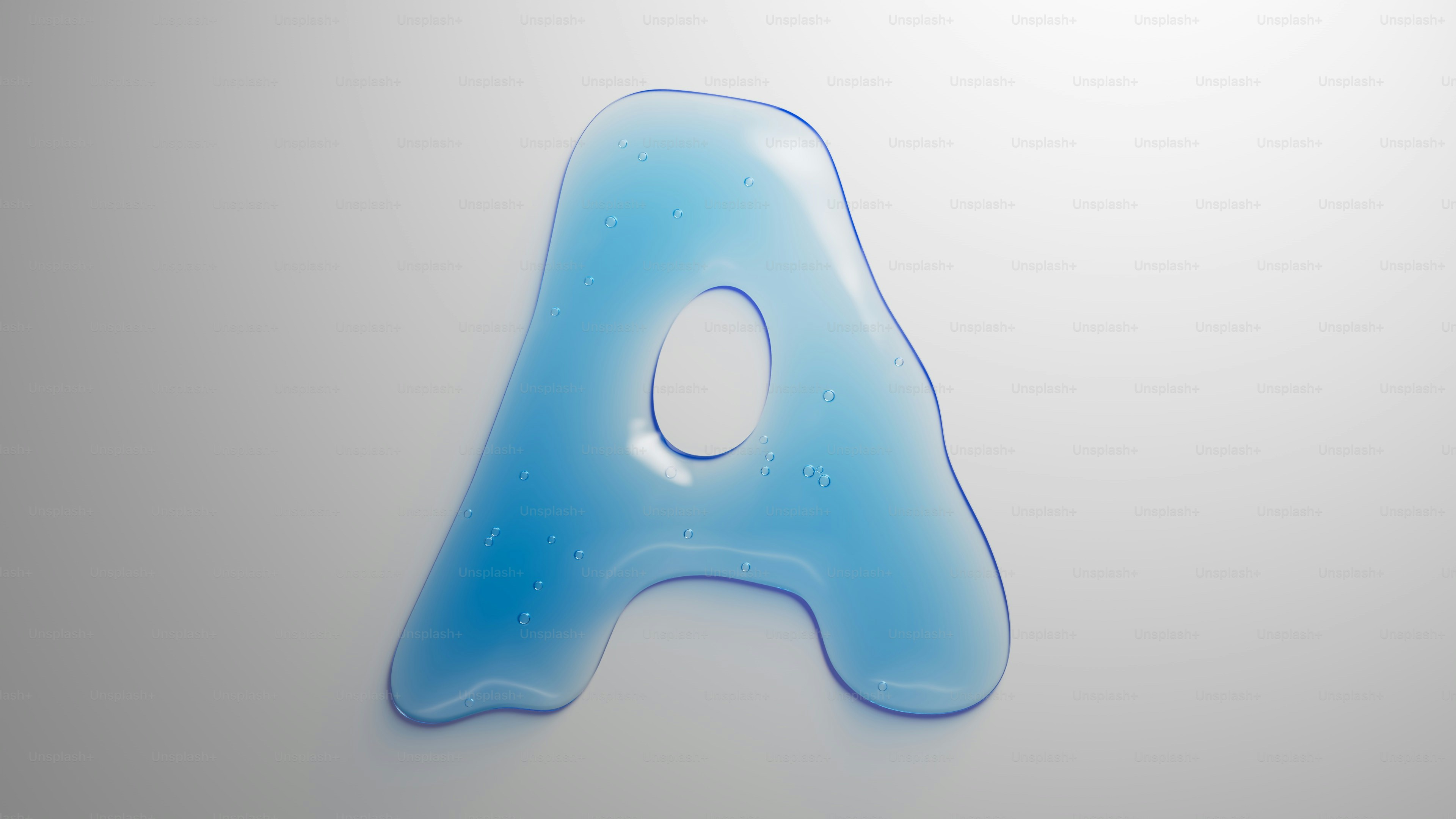 Une lettre liquide bleue sur fond gris