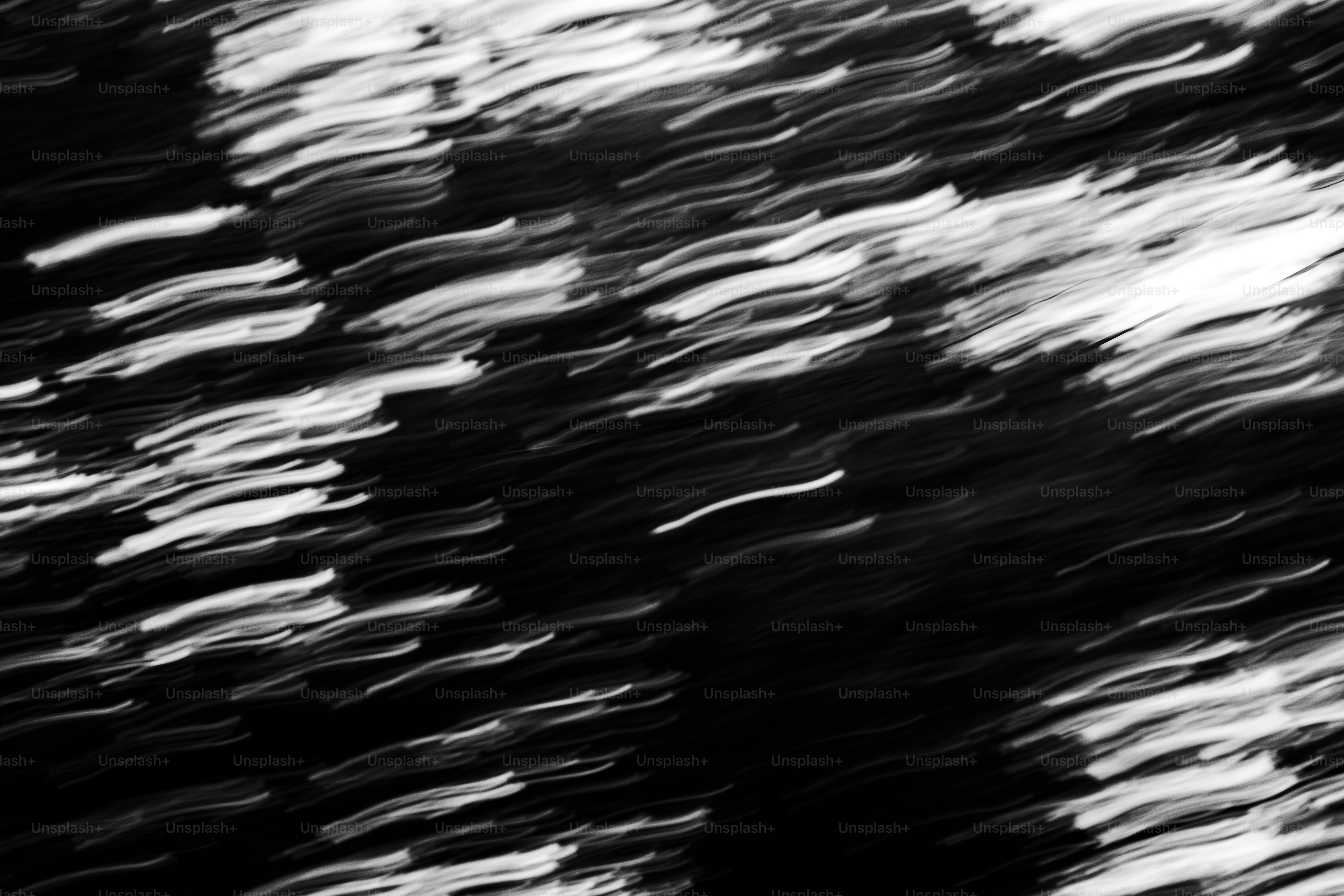 Traînées abstraites de lumière noires et blanches