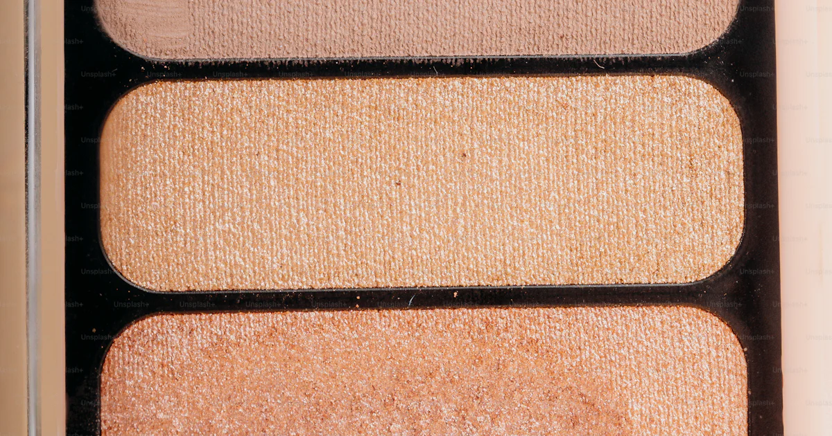 A palette of six neutral eyeshadow shades. photo – Cosmetics Image on ...