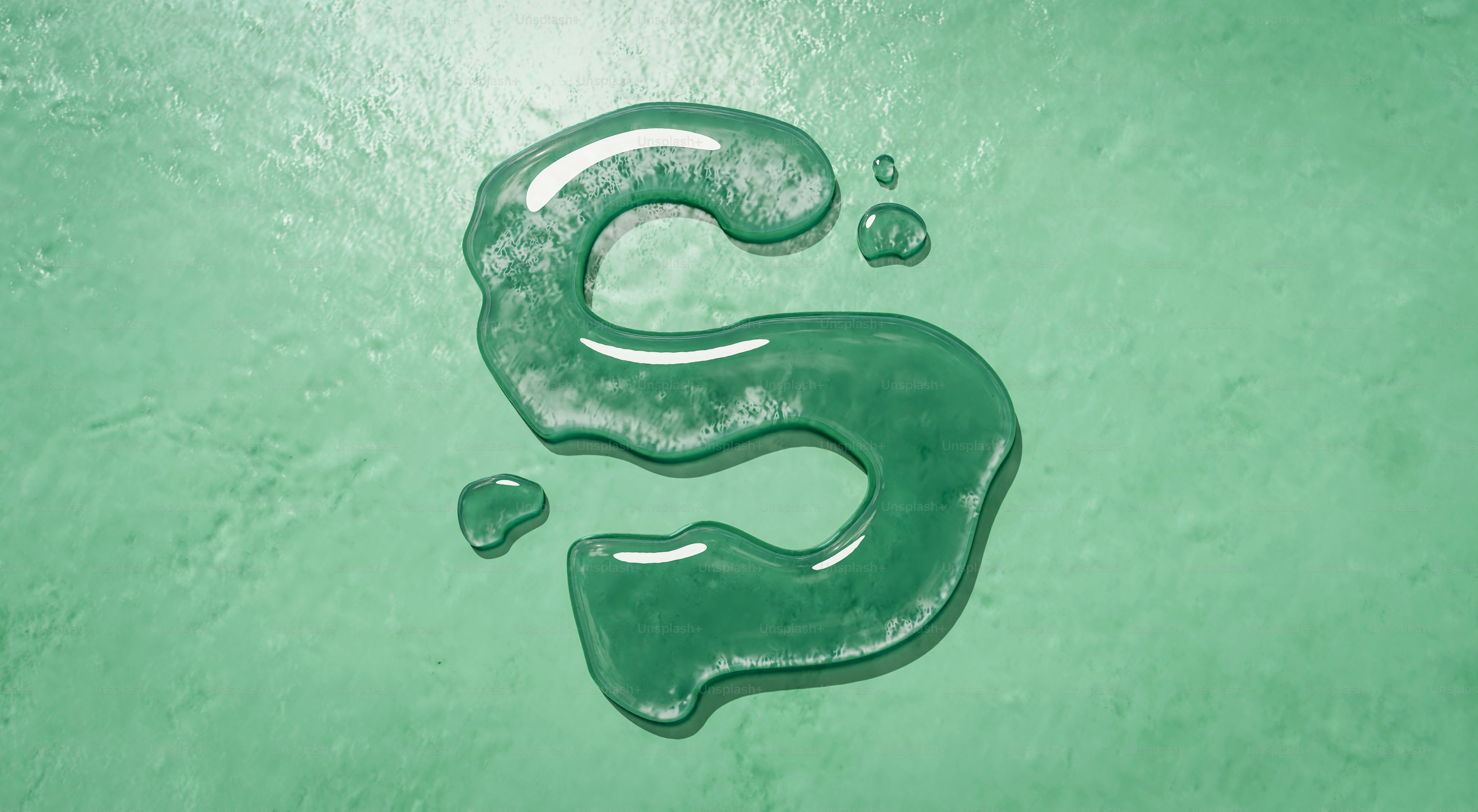 緑色の表面に水でできた文字 s