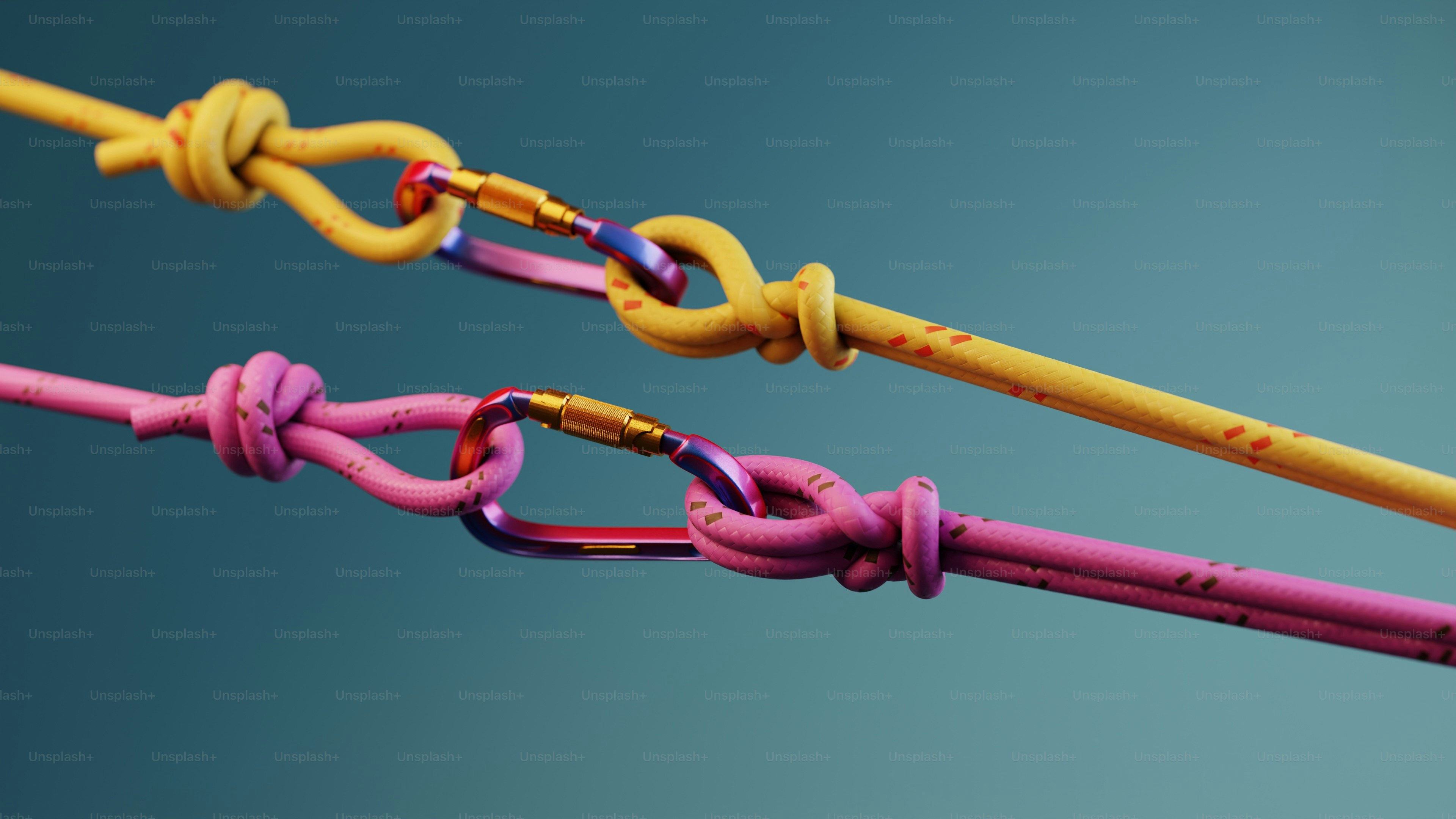 Zwei Seile, die durch Karabiner auf blaugrünem Hintergrund verbunden sind