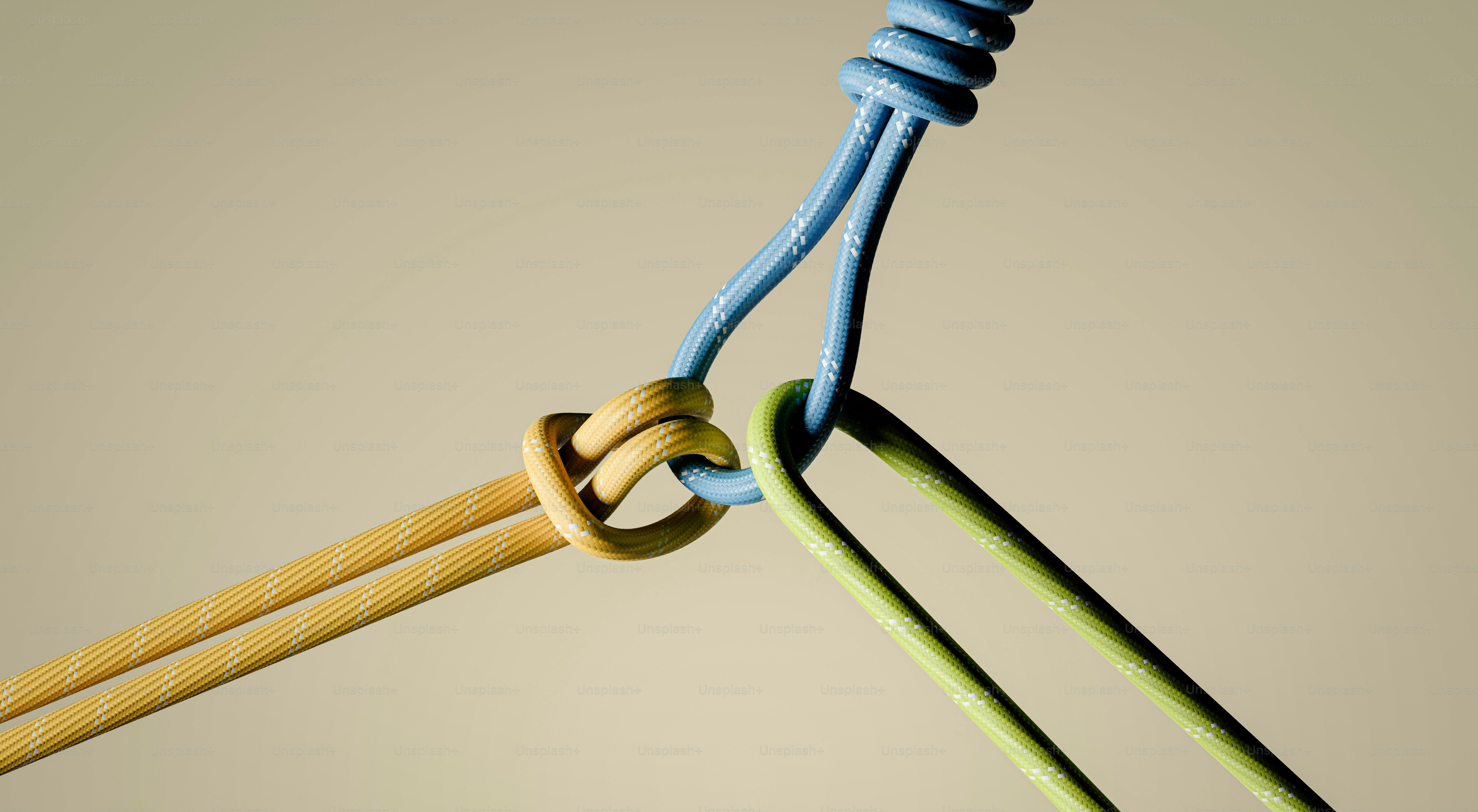 Três cordões coloridos amarrados juntos em um nó