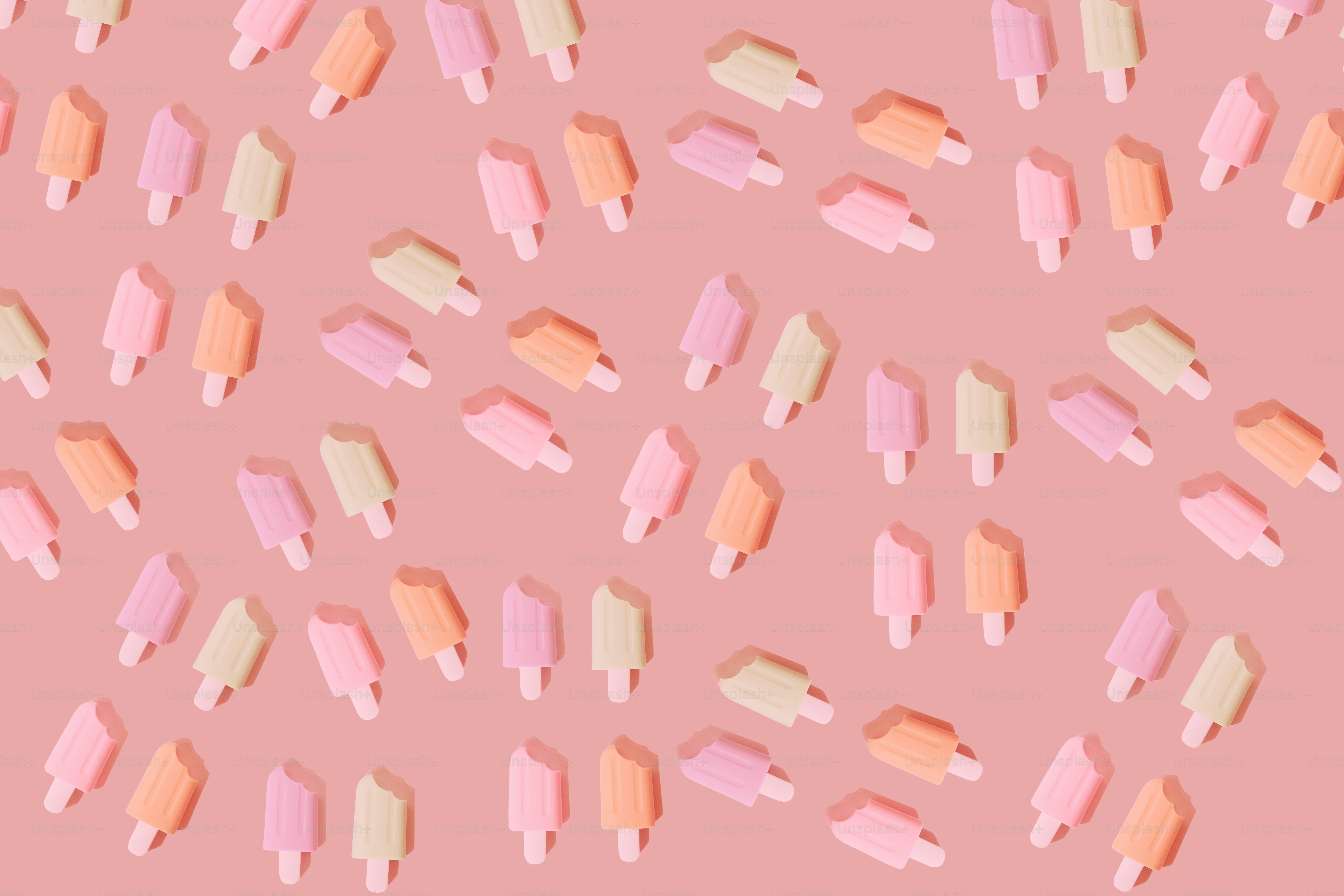 Variedade de rosquinhas coloridas dispostas em um fundo de pêssego. foto –  Imagem sobre Alimento na Unsplash, image size:3000x2000