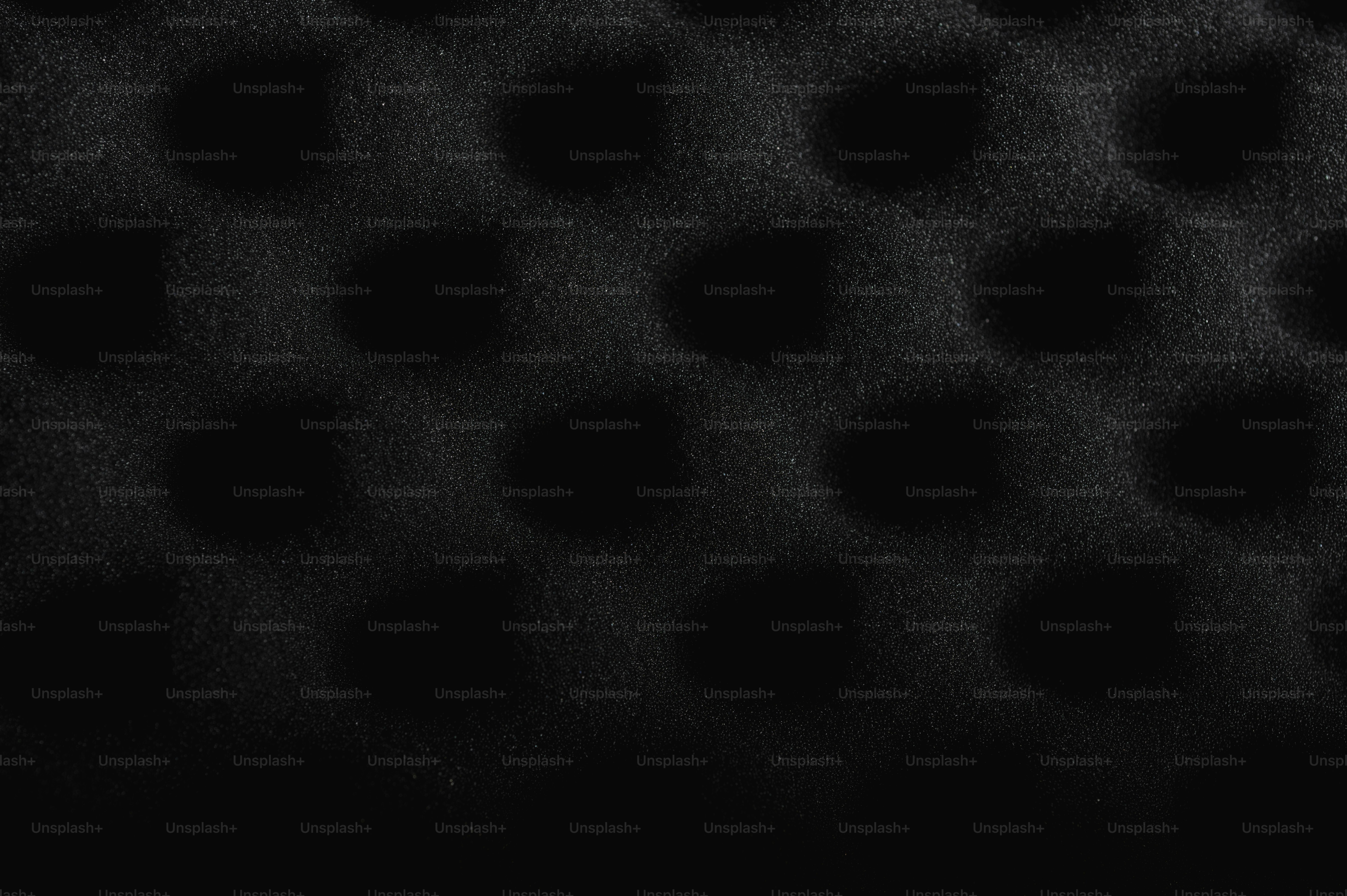 Espuma texturizada negra con hendiduras circulares