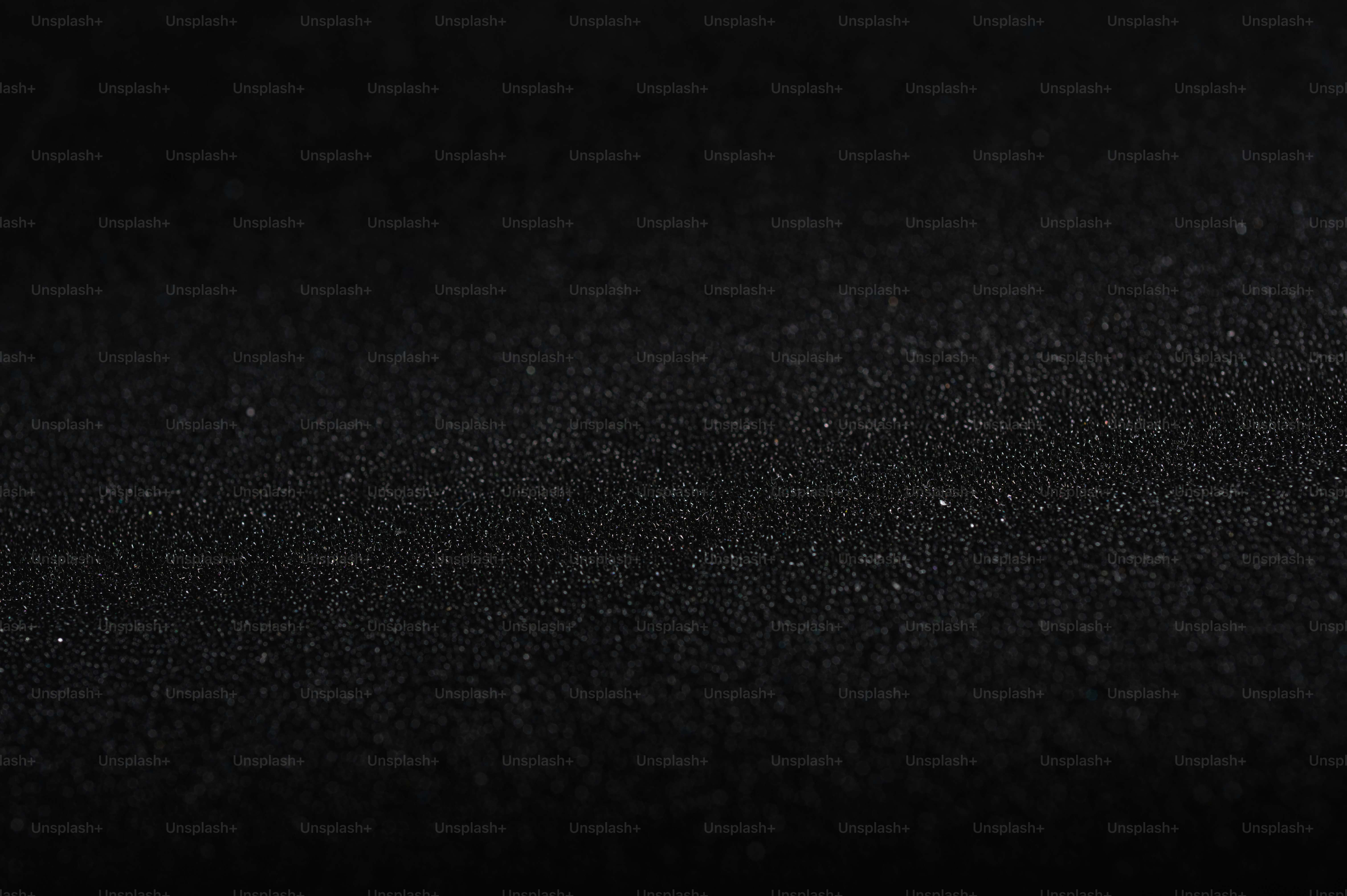 Un fondo oscuro con un sutil brillo brillante