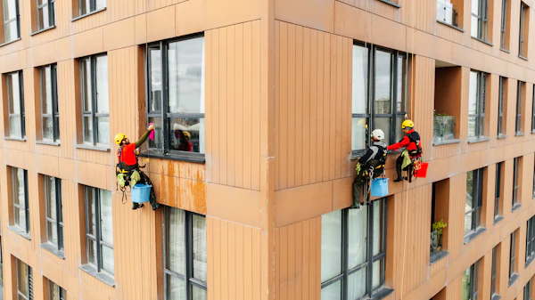 Glasreinigung — Fenster- und Fassadenreinigung