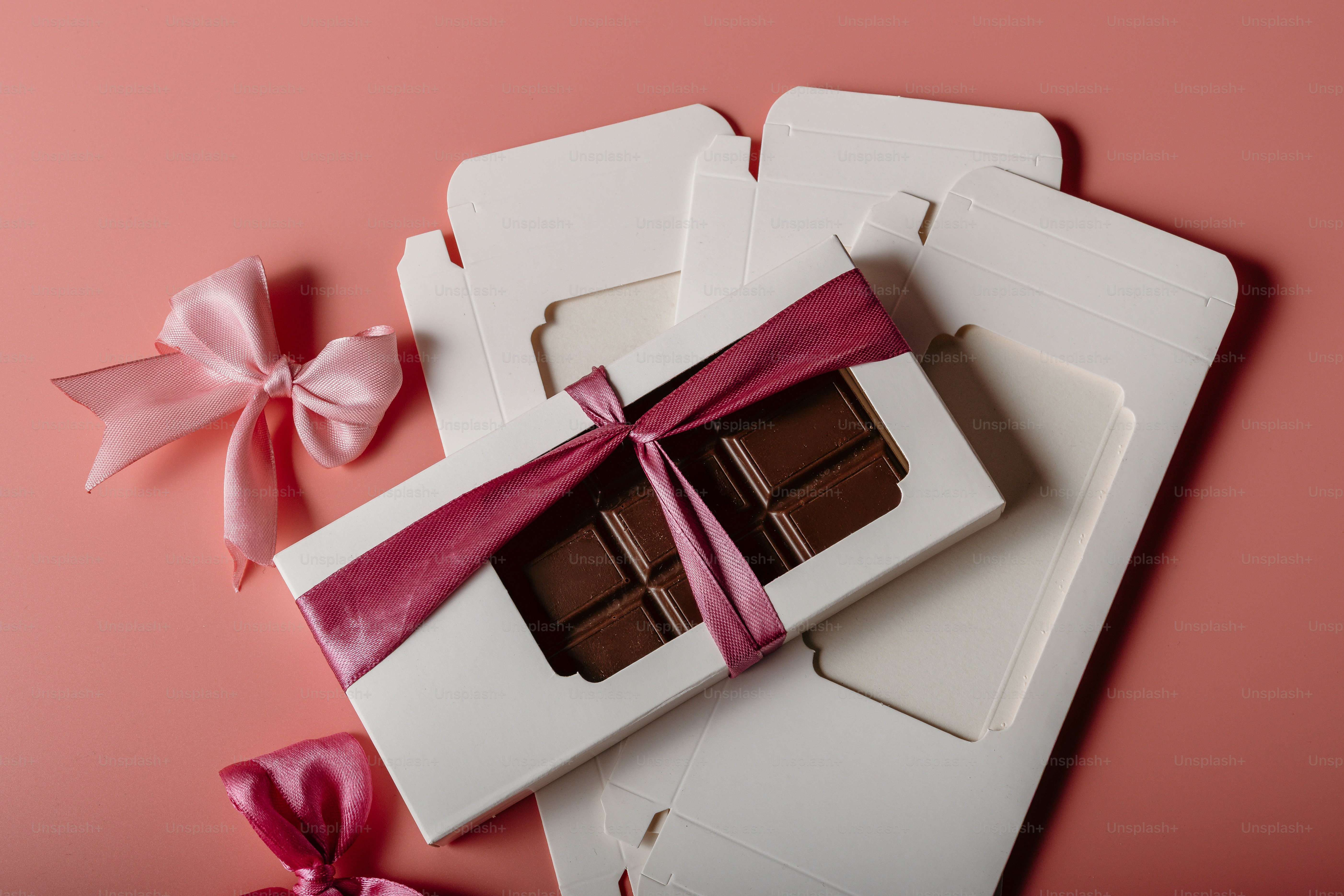 Chocolate bar in gift box with pink ribbon photo – Gift Image on Unsplash