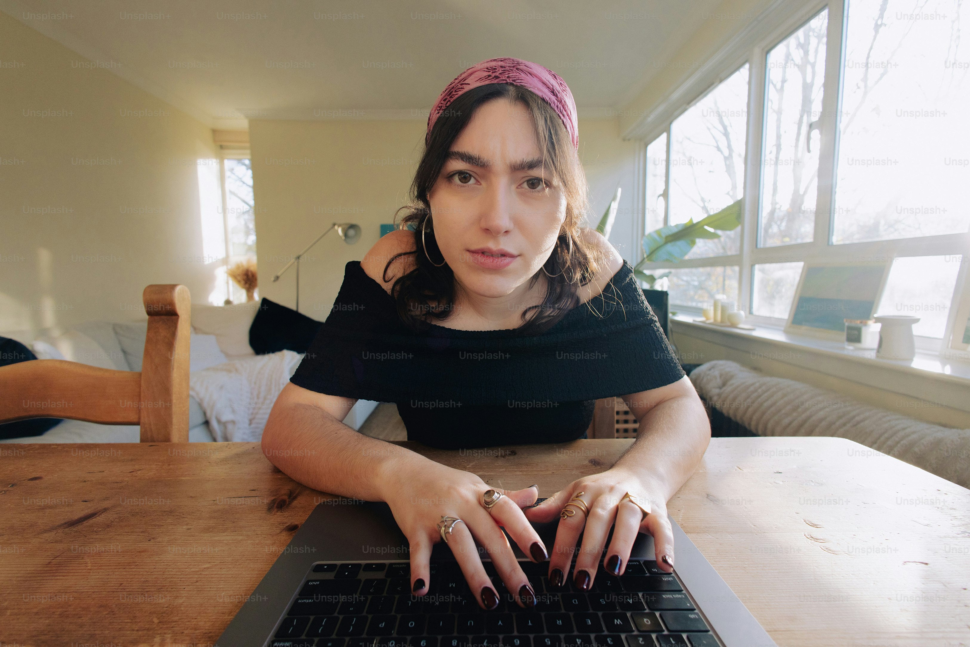 premium_photo-1763827234330-159529ac0bfb?ixid=M3wxMjA3fDB8MXxzZWFyY2h8OXx8aHVnZSUyMHdvbWVuJTIwdmlkZW9zfGVufDB8fHx8MTc2OTY3OTY4Mnww\u0026ixlib=rb-4.1.0