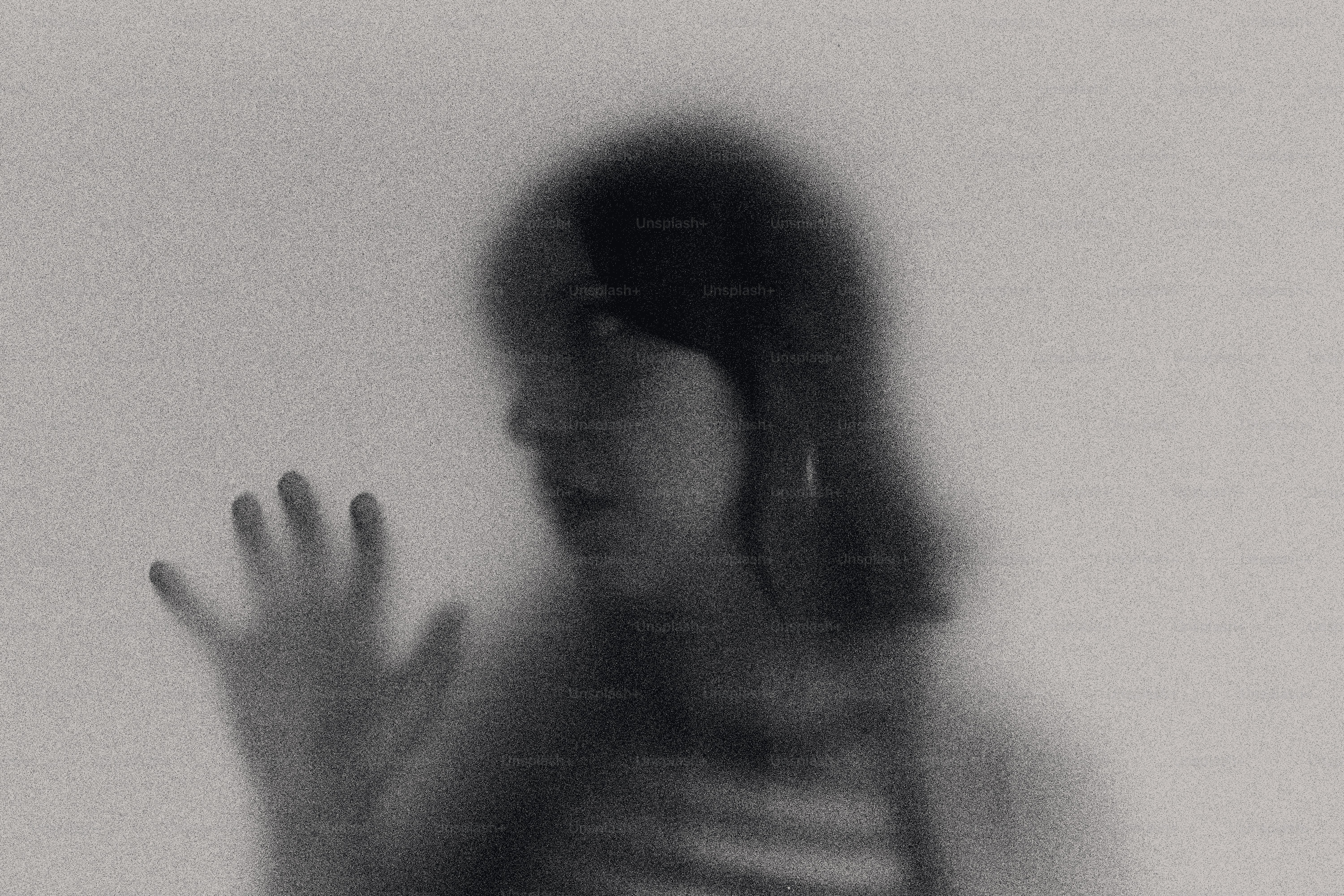 A blurred profile of a woman's face photo – Aesthetic Image on Unsplash