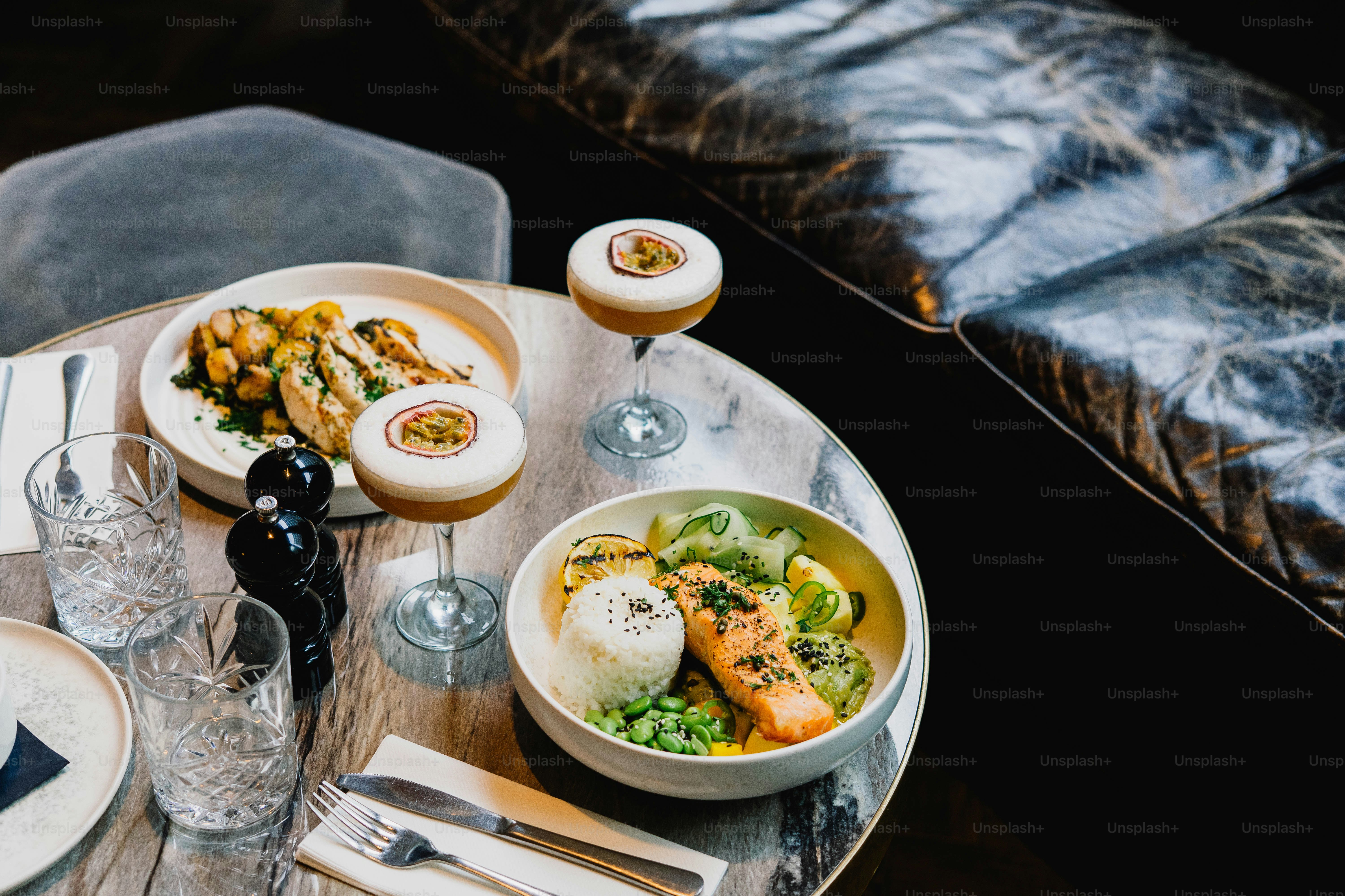 Salmon with rice and vegetables served with drinks