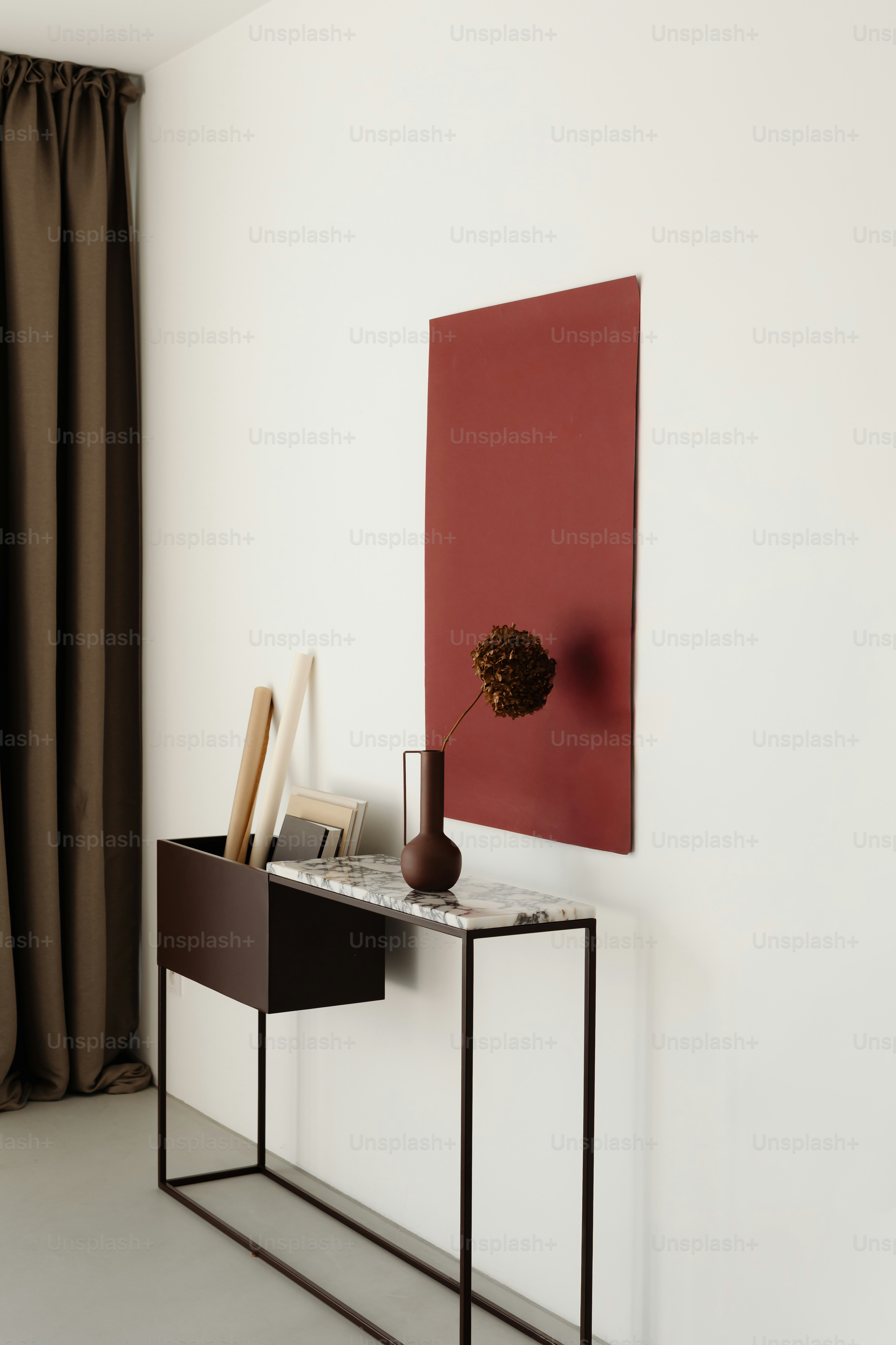 Minimalist console table with vase and artwork. photo – Interior design ...