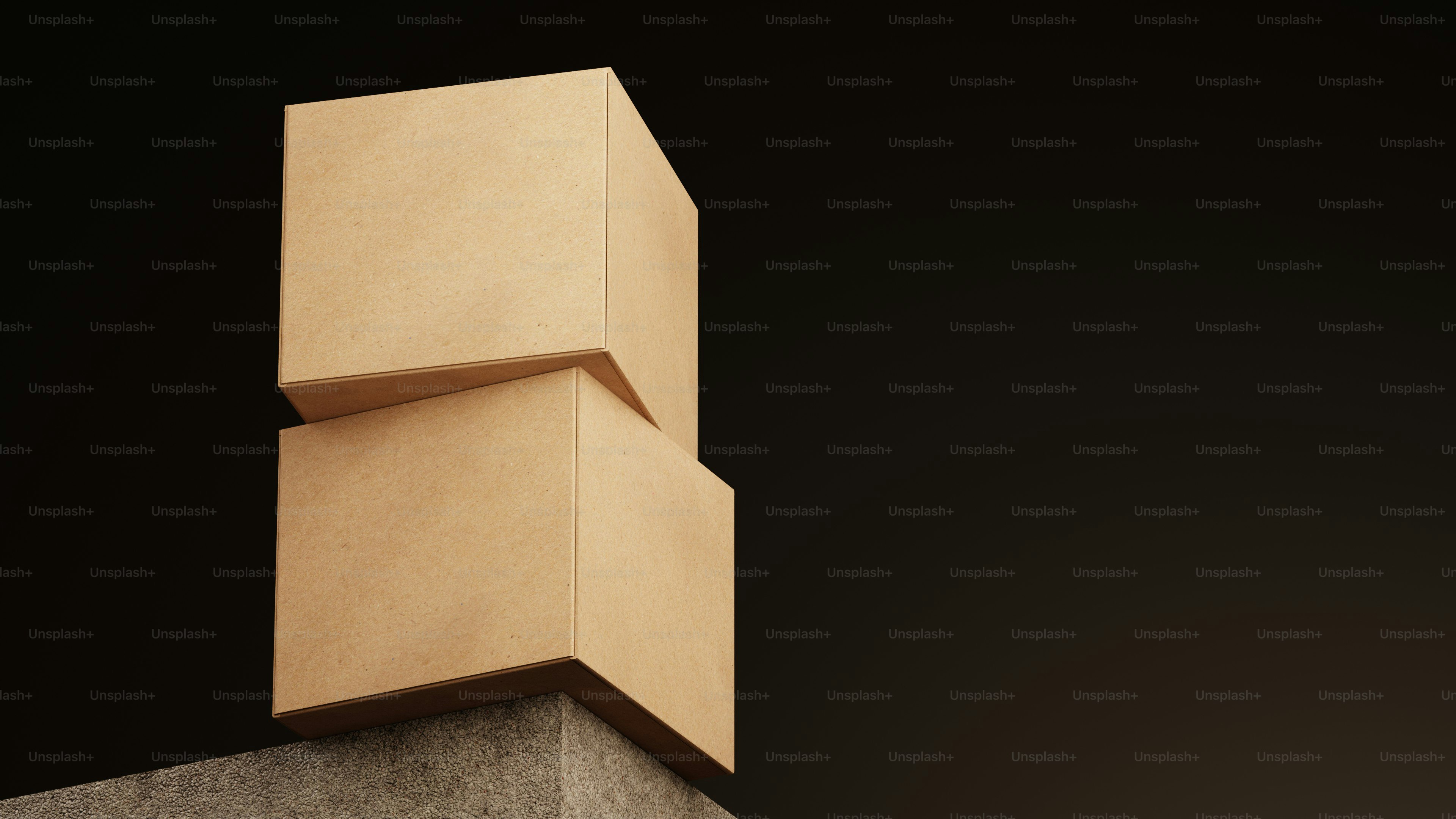 Deux boîtes en carton empilées sur une plateforme.