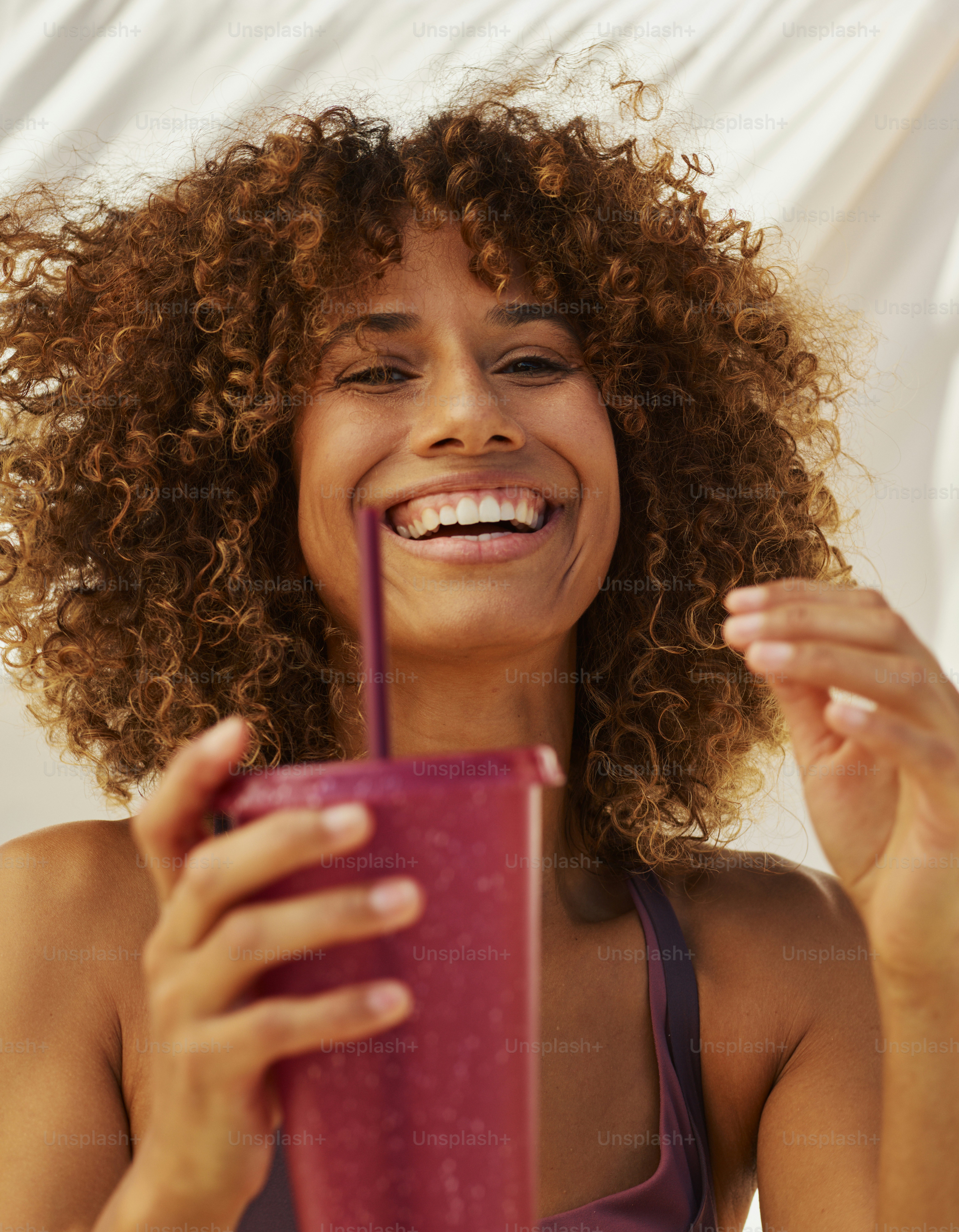 premium_photo-1764591641905-91e25fac9532?ixid=M3wxMjA3fDB8MXxzZWFyY2h8MTN8fHZpYnJhbnQlMjBiZXZlcmFnZSUyMGN1cHN8ZW58MHx8fHwxNzY3Nzk4NTgyfDA\u0026ixlib=rb-4.1.0