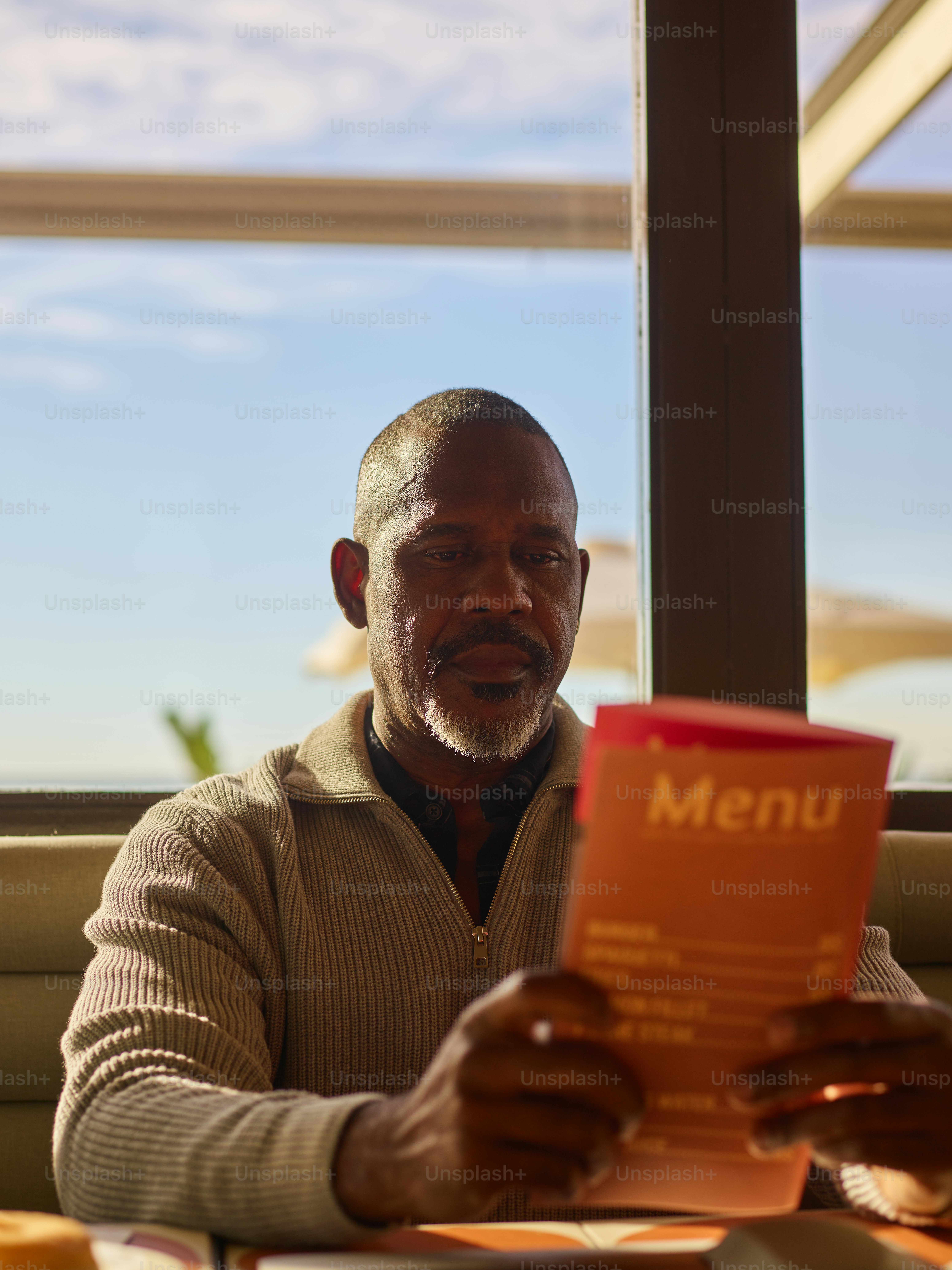 Man reading a menu at a restaurant photo – Restaurant Image on Unsplash
