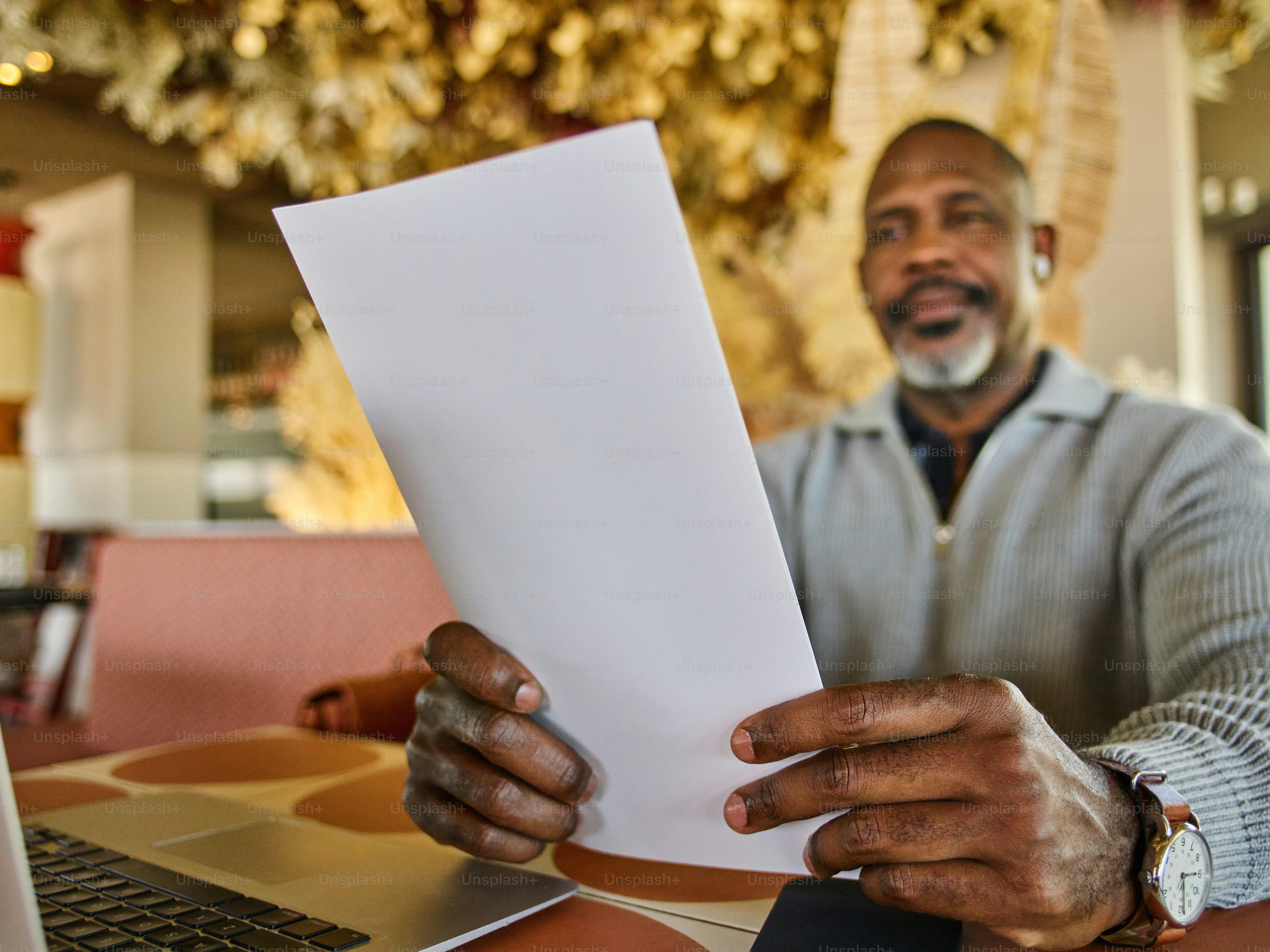Man reading a document at a table photo – Laptop Image on Unsplash