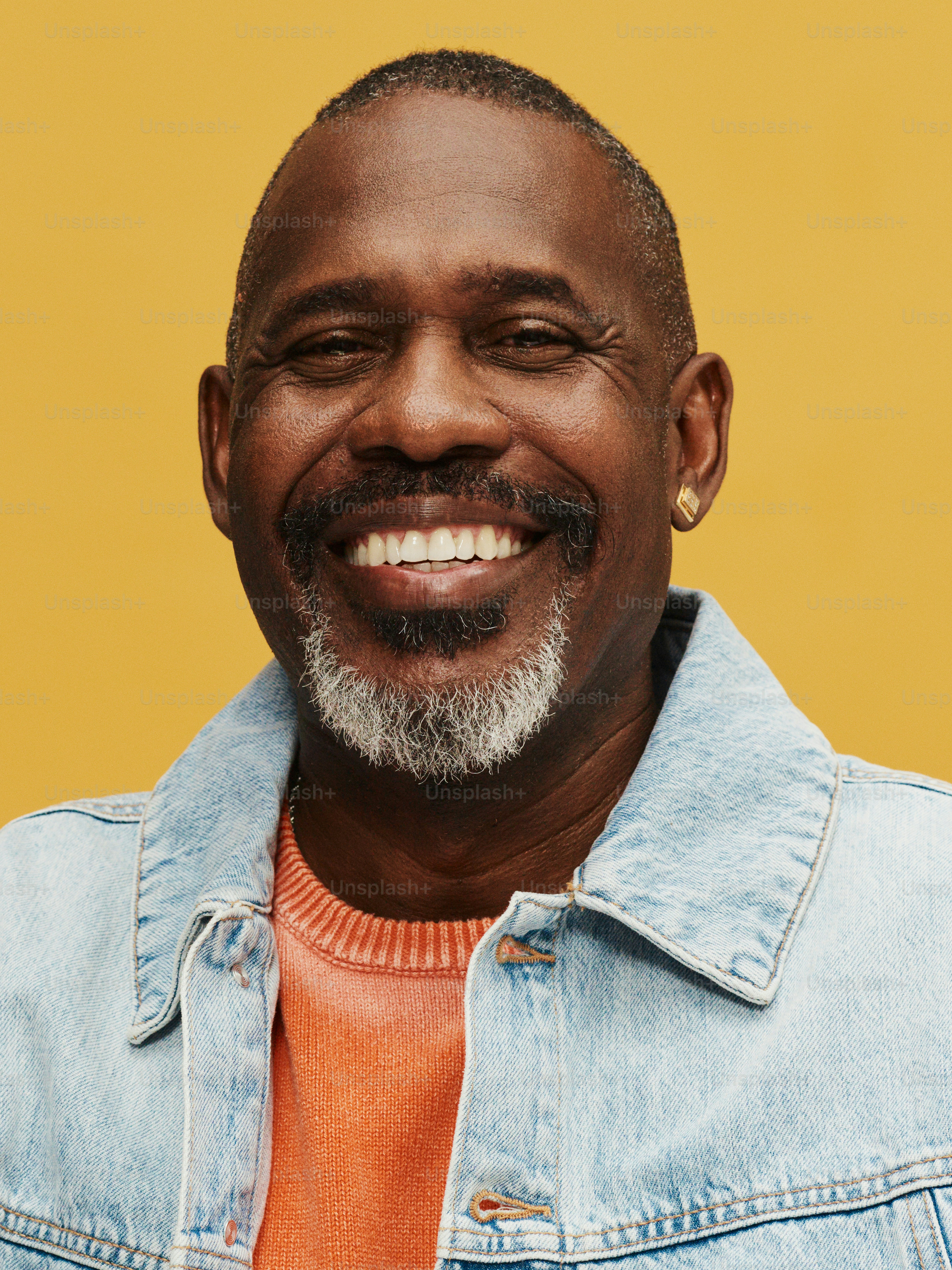 Homme d'origine africaine dans un tournage photo – Image de Portrait sur  Unsplash, image size:3000x4001