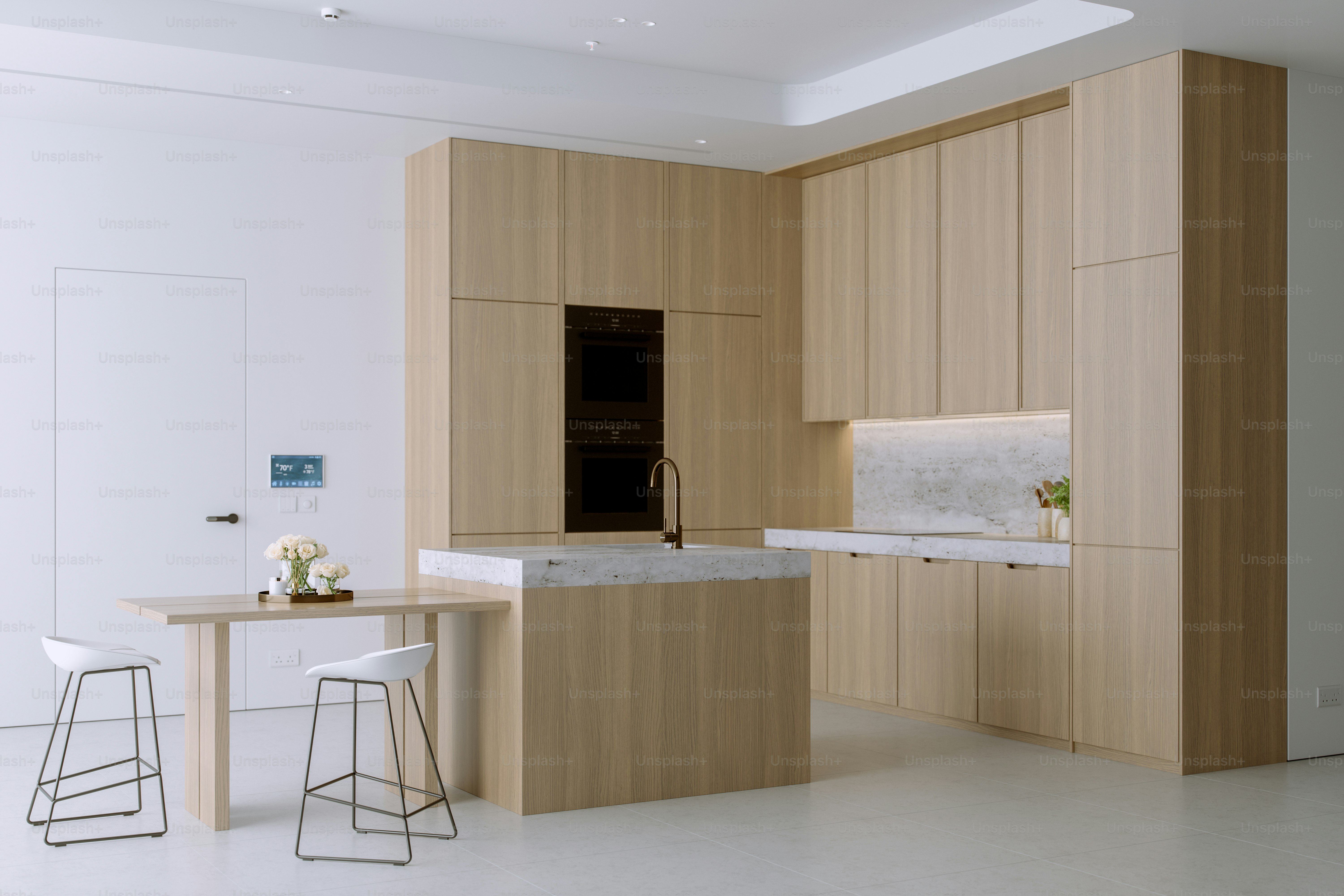 Innenraum einer zeitgenössischen minimalistischen Küche.