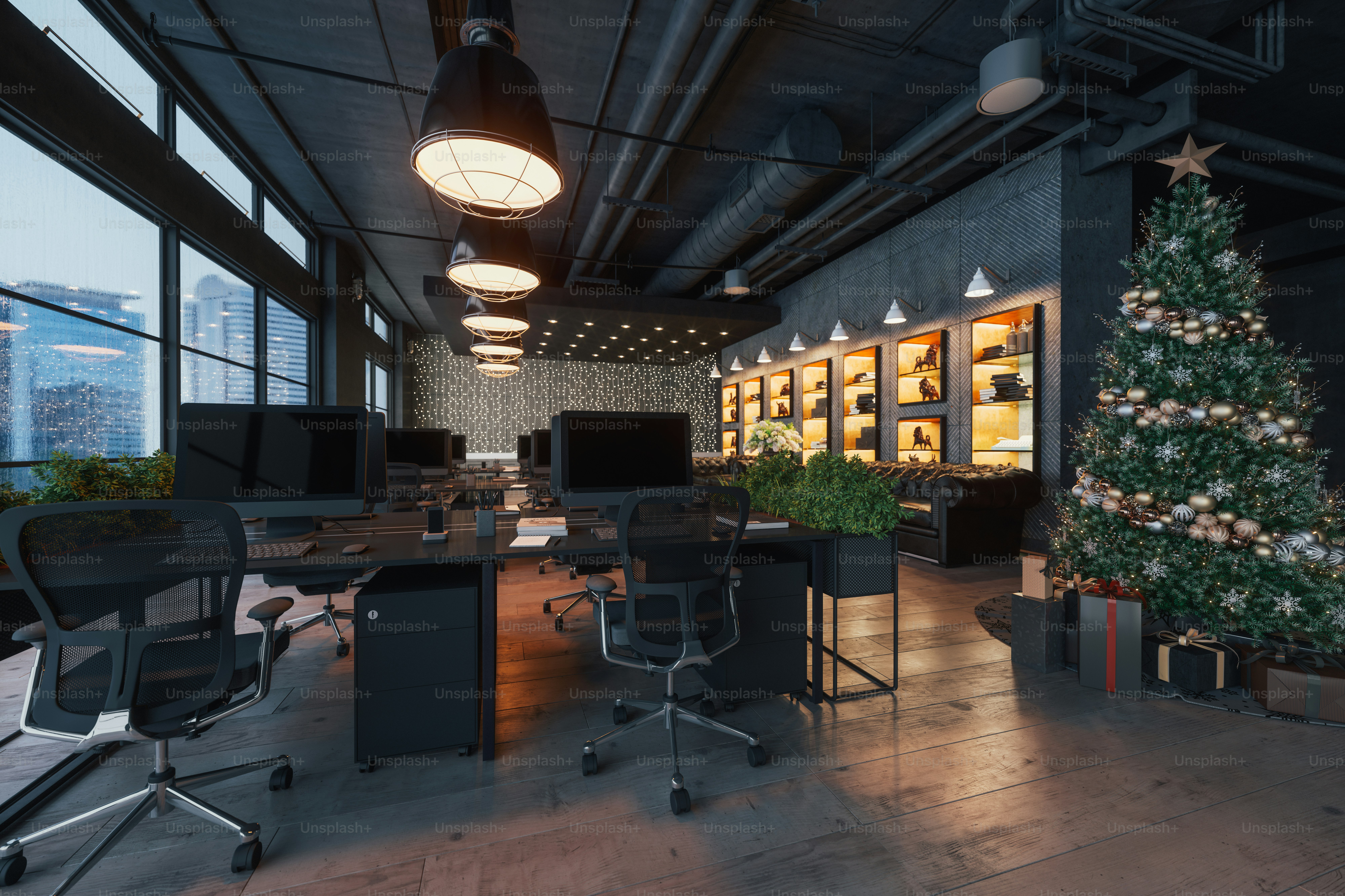 Sapin de Noël et décorations dans un bureau moderne.