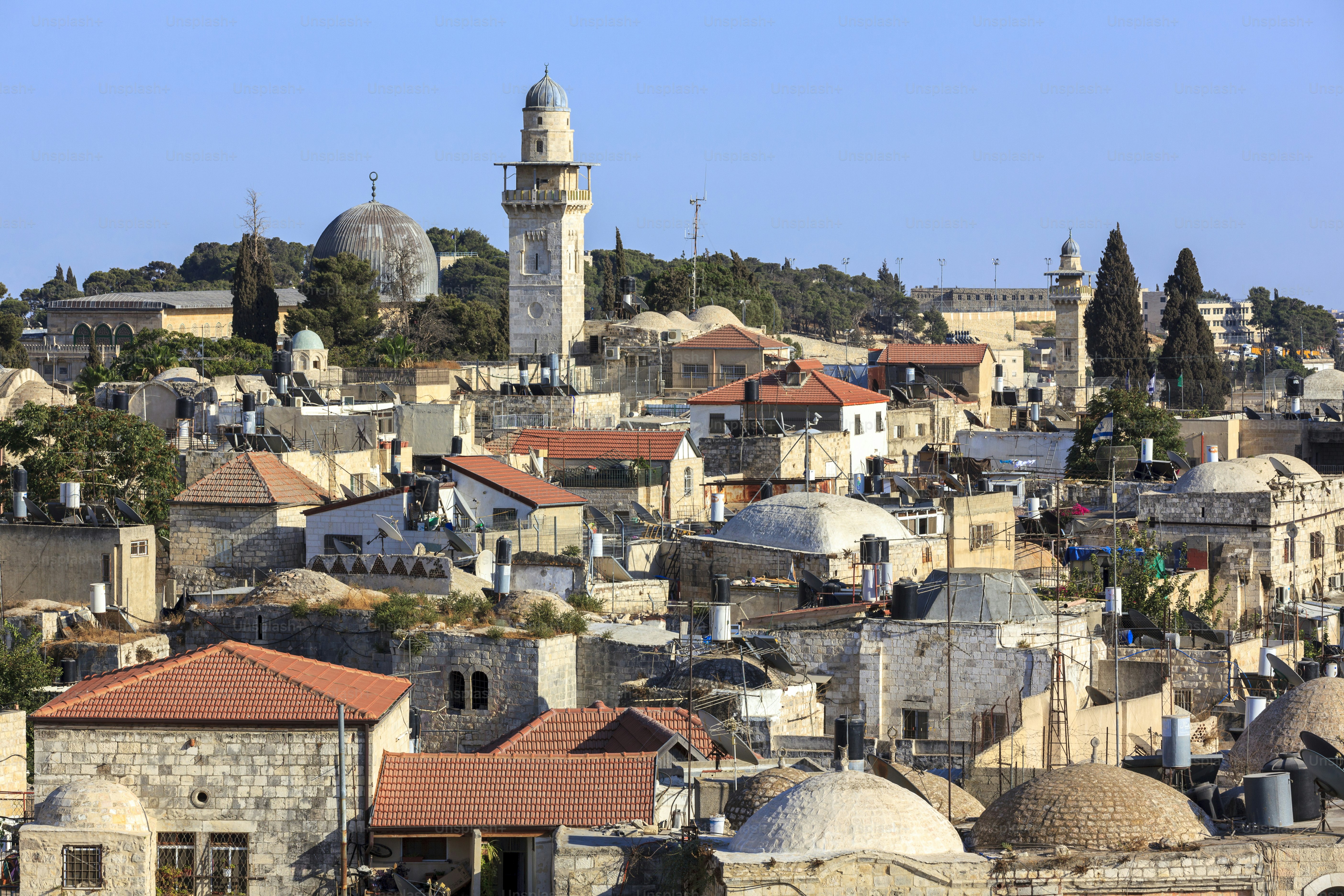 Kota Tua Yerusalem di Israel mencerminkan warisan budaya dan agama yang kaya.