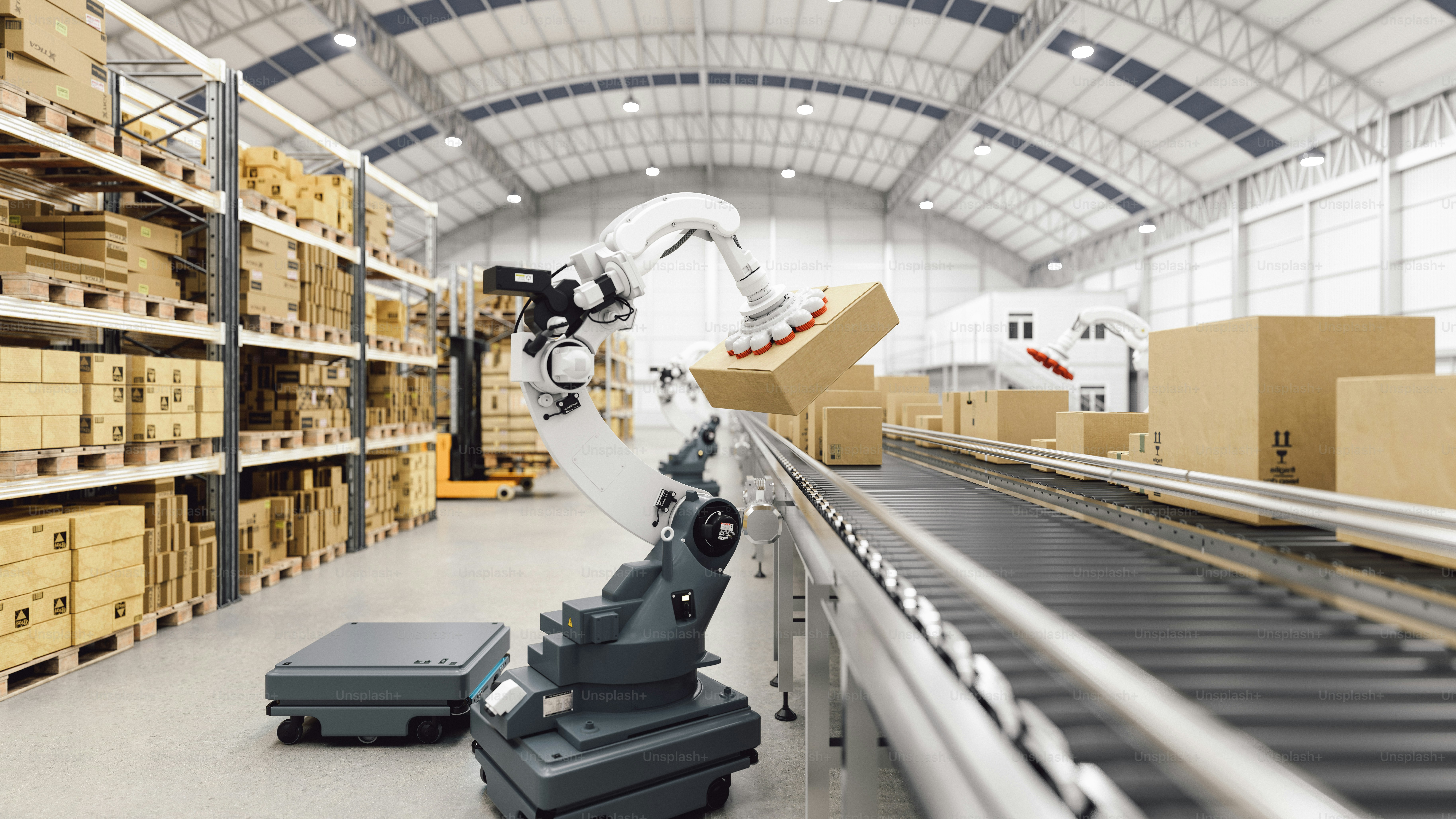 Automatisation avec AGV et bras robotique dans un entrepôt de distribution intelligent