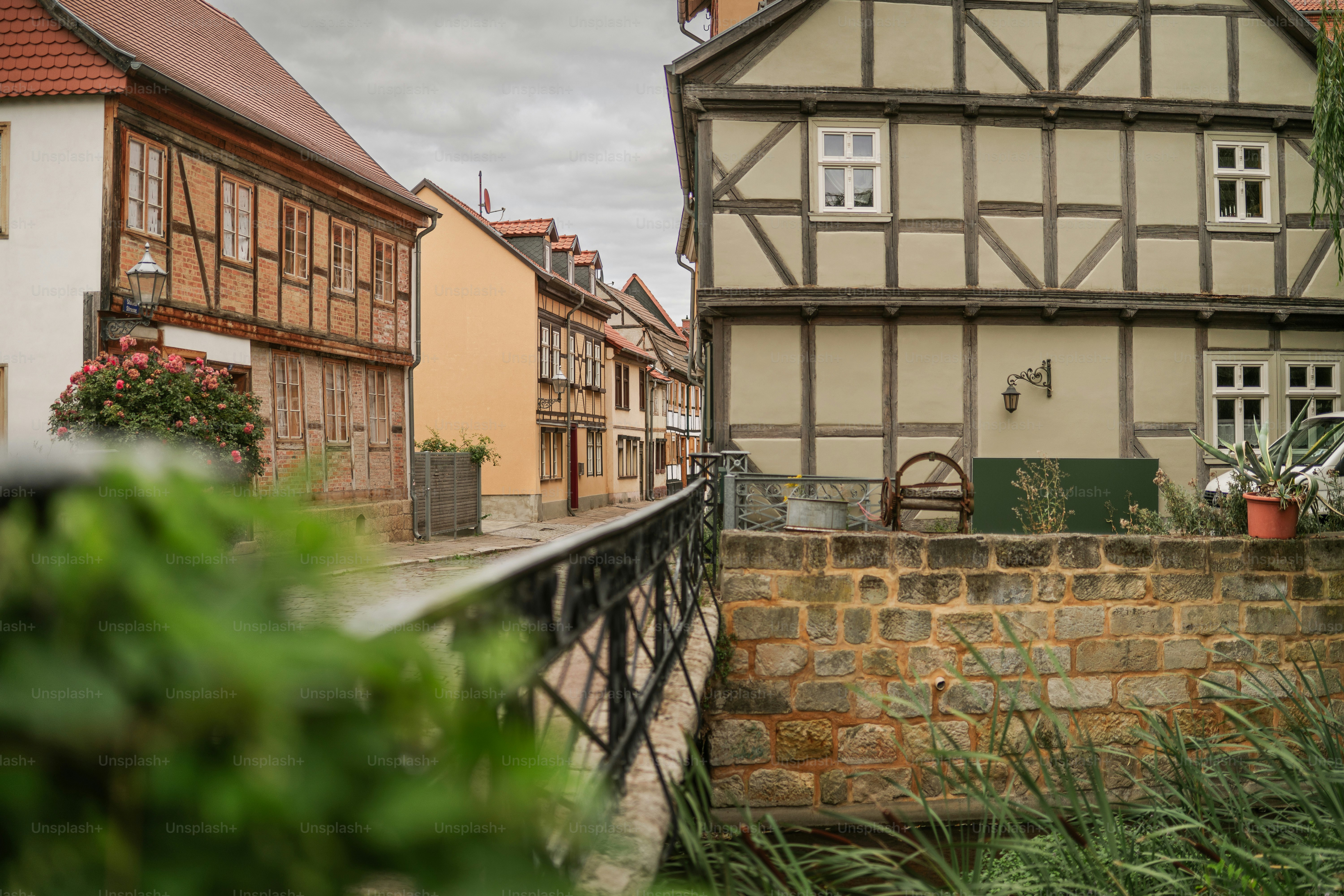 半木骨組みの家々が並ぶ歴史あるドイツの街。