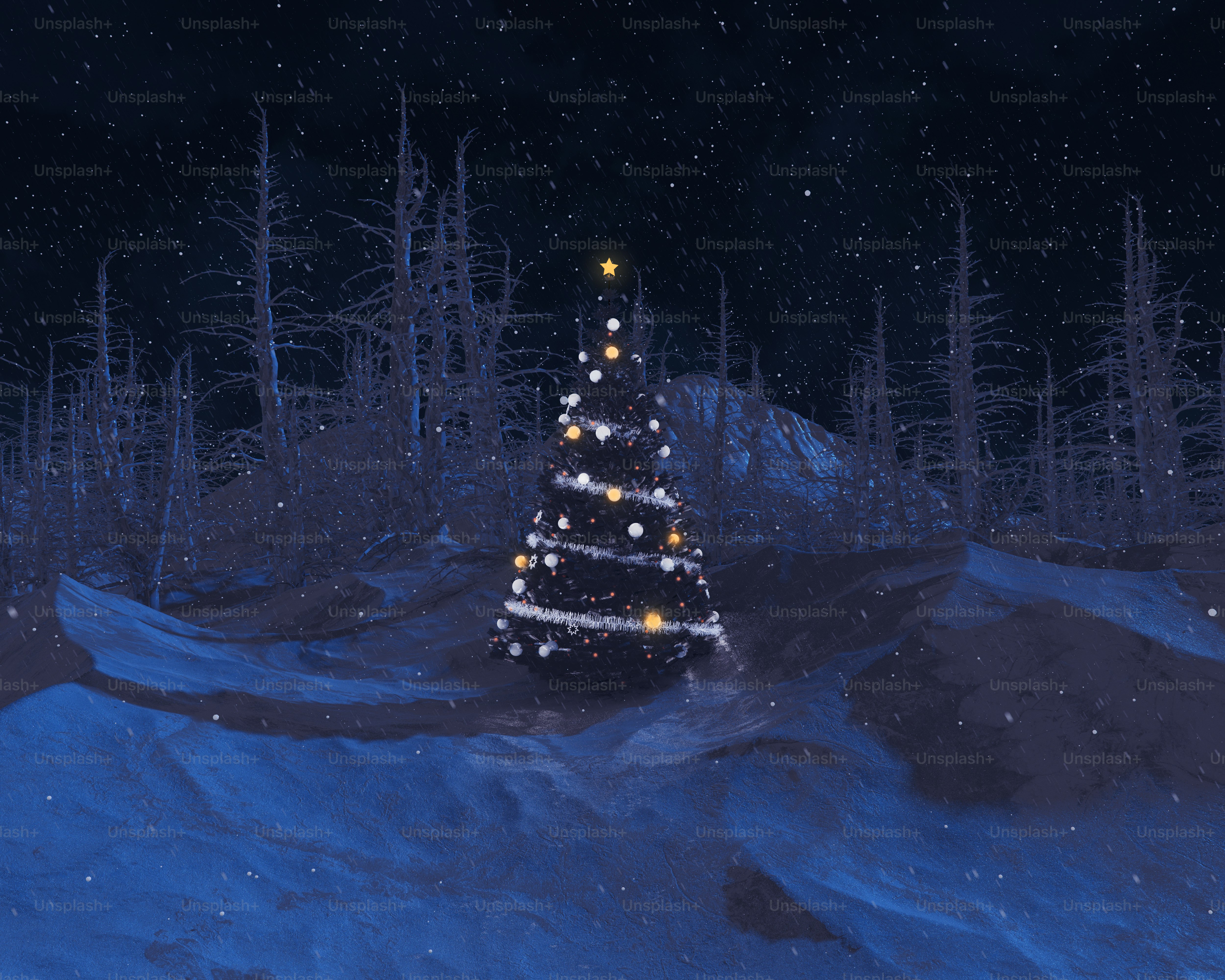 Un árbol de Navidad decorado en un bosque nevado por la noche.