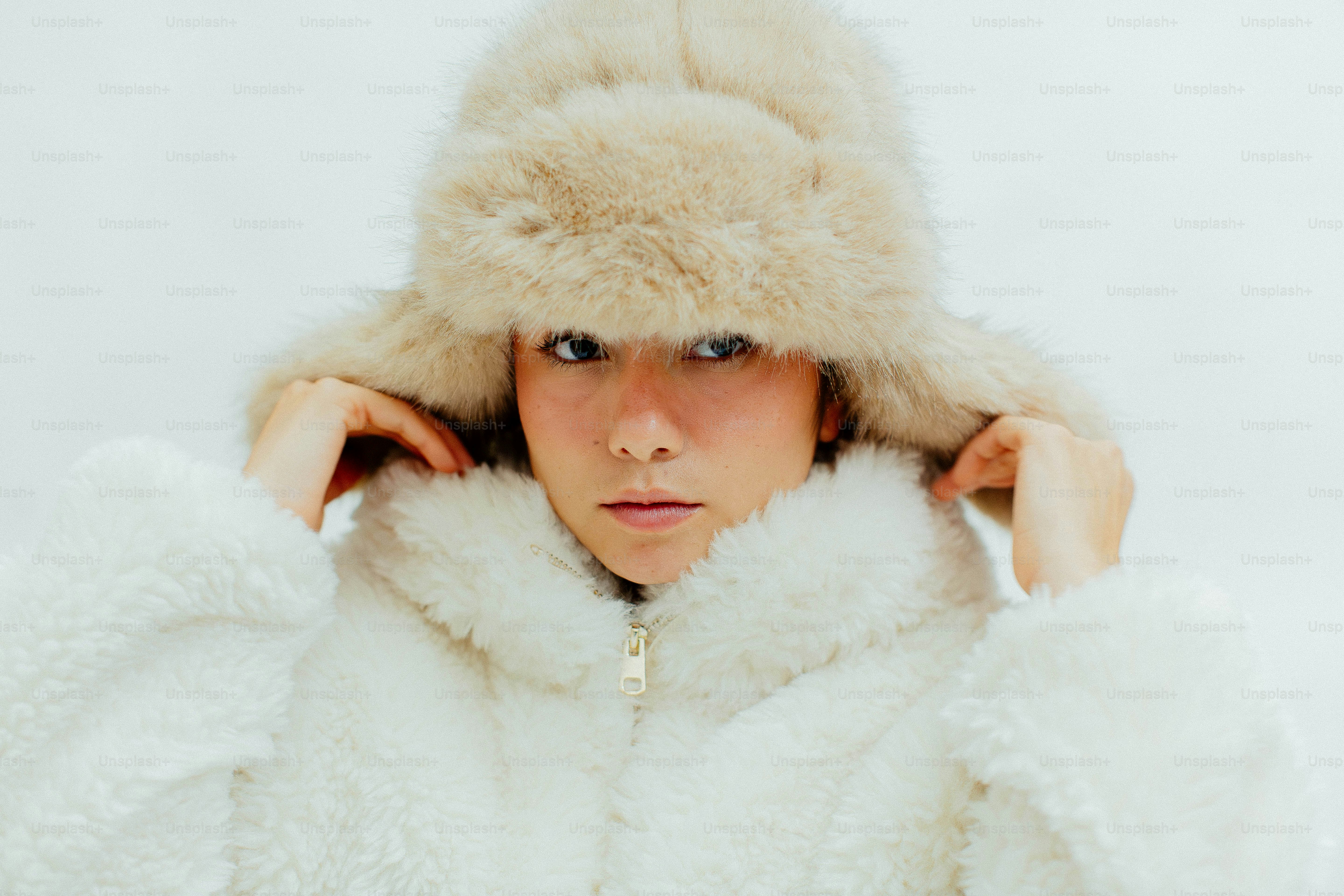 Portrait De Jeune Femme En Manteau D'hiver Profond oid | Photo Gratuite