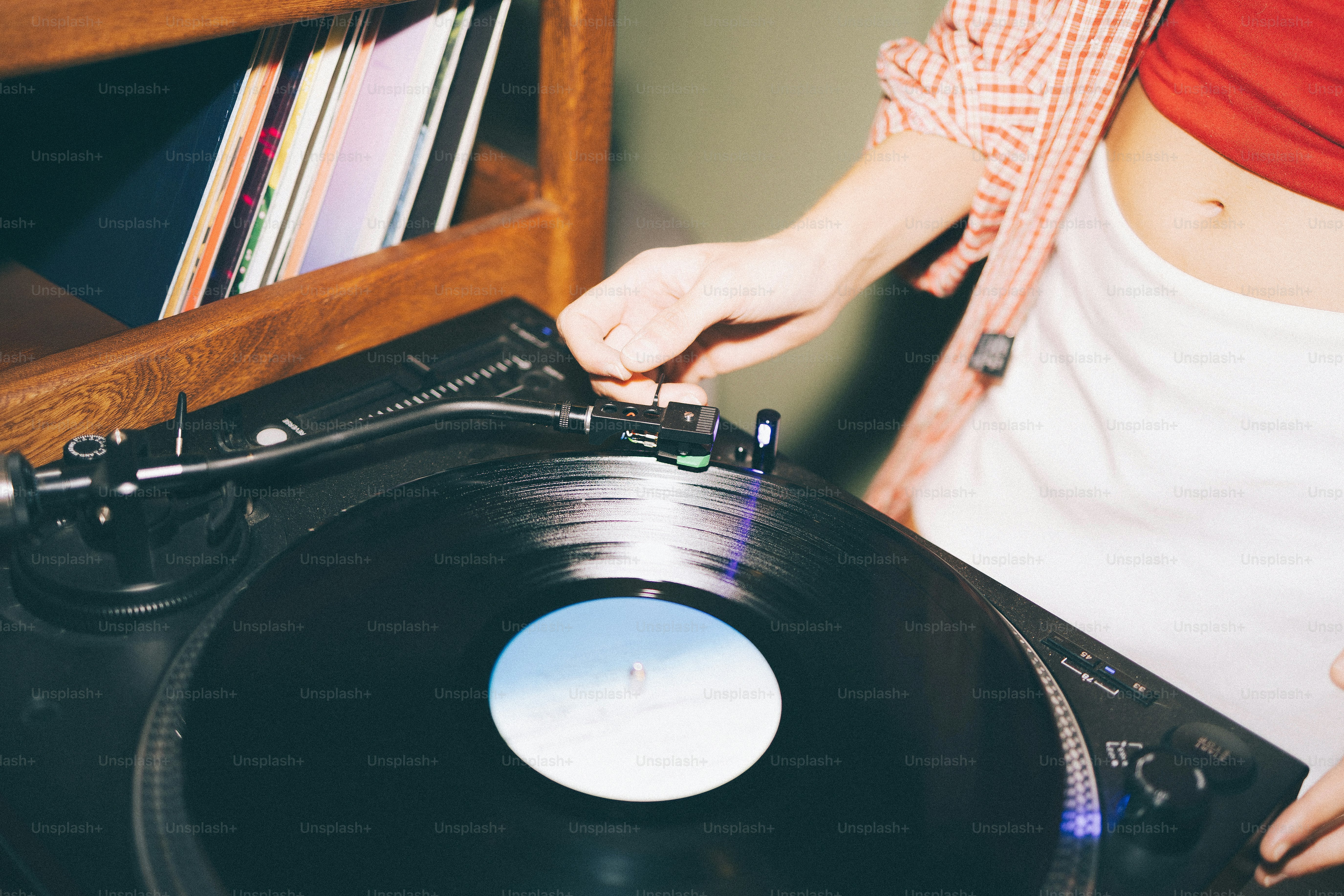 Person placing a record on a turntable photo – Music Image on Unsplash