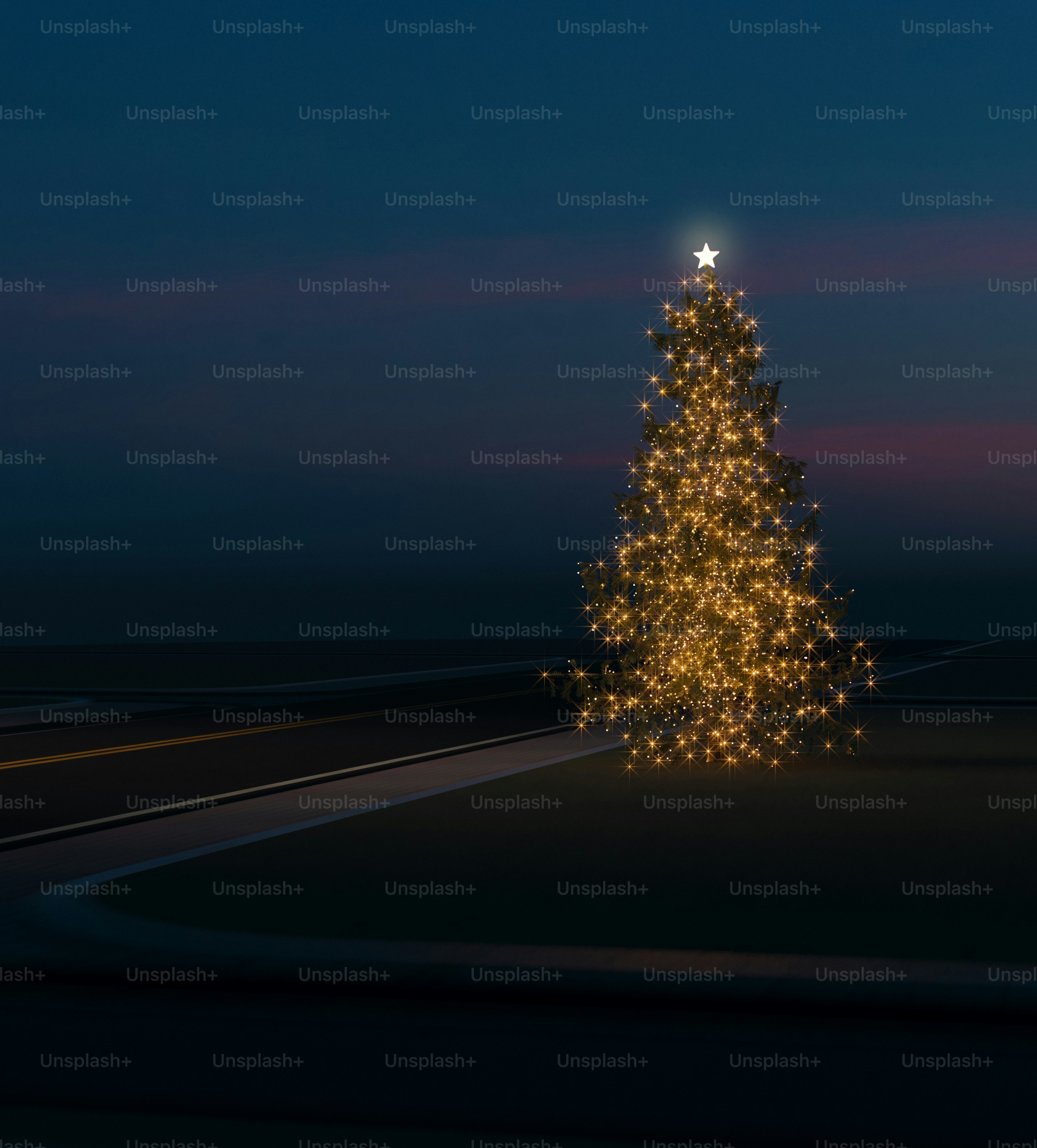 夕暮れ時の飾り付けのクリスマスツリー