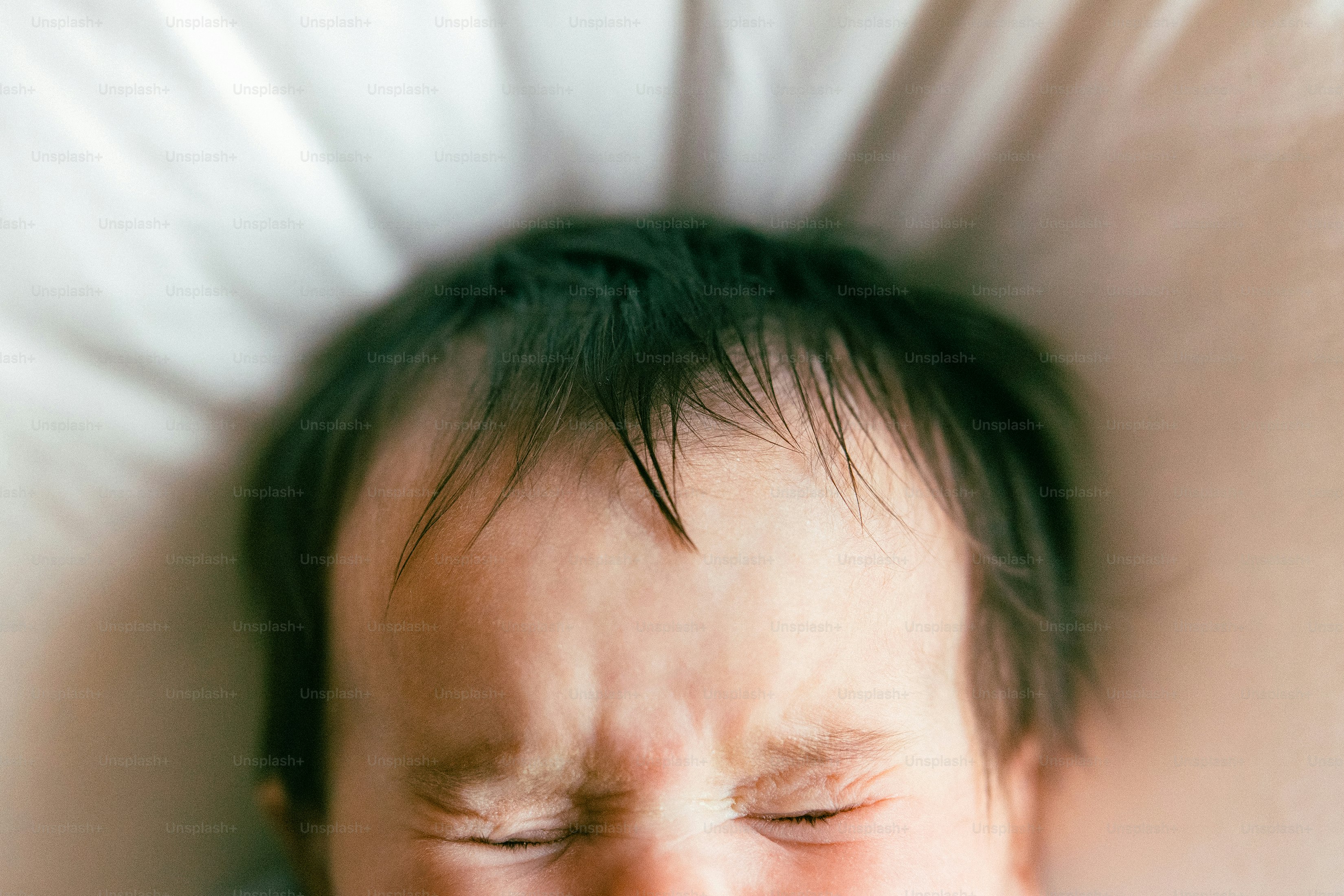 Primer plano de la cara llorando de un bebé