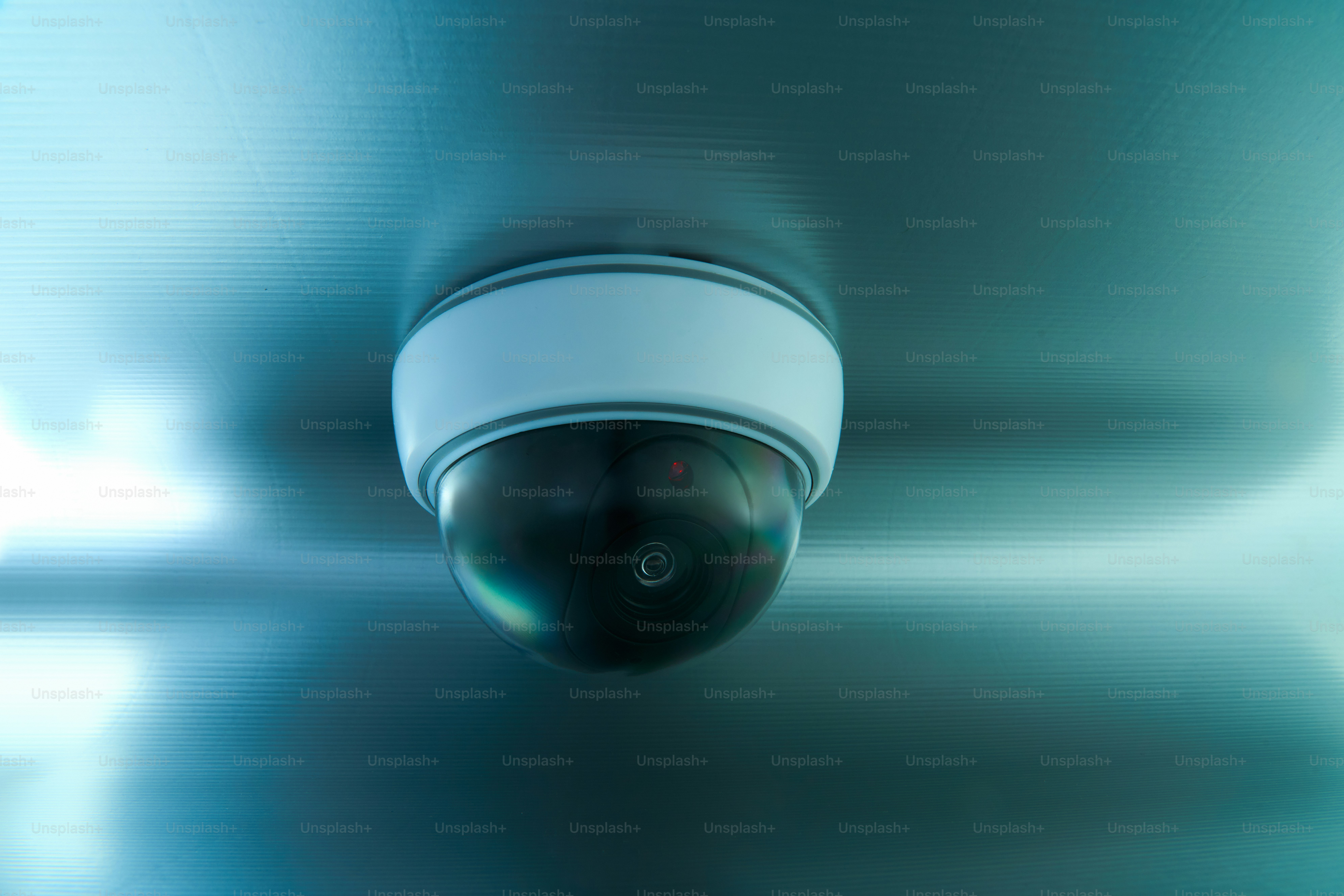 Kuppel-Sicherheitskamera, die an der Decke montiert ist